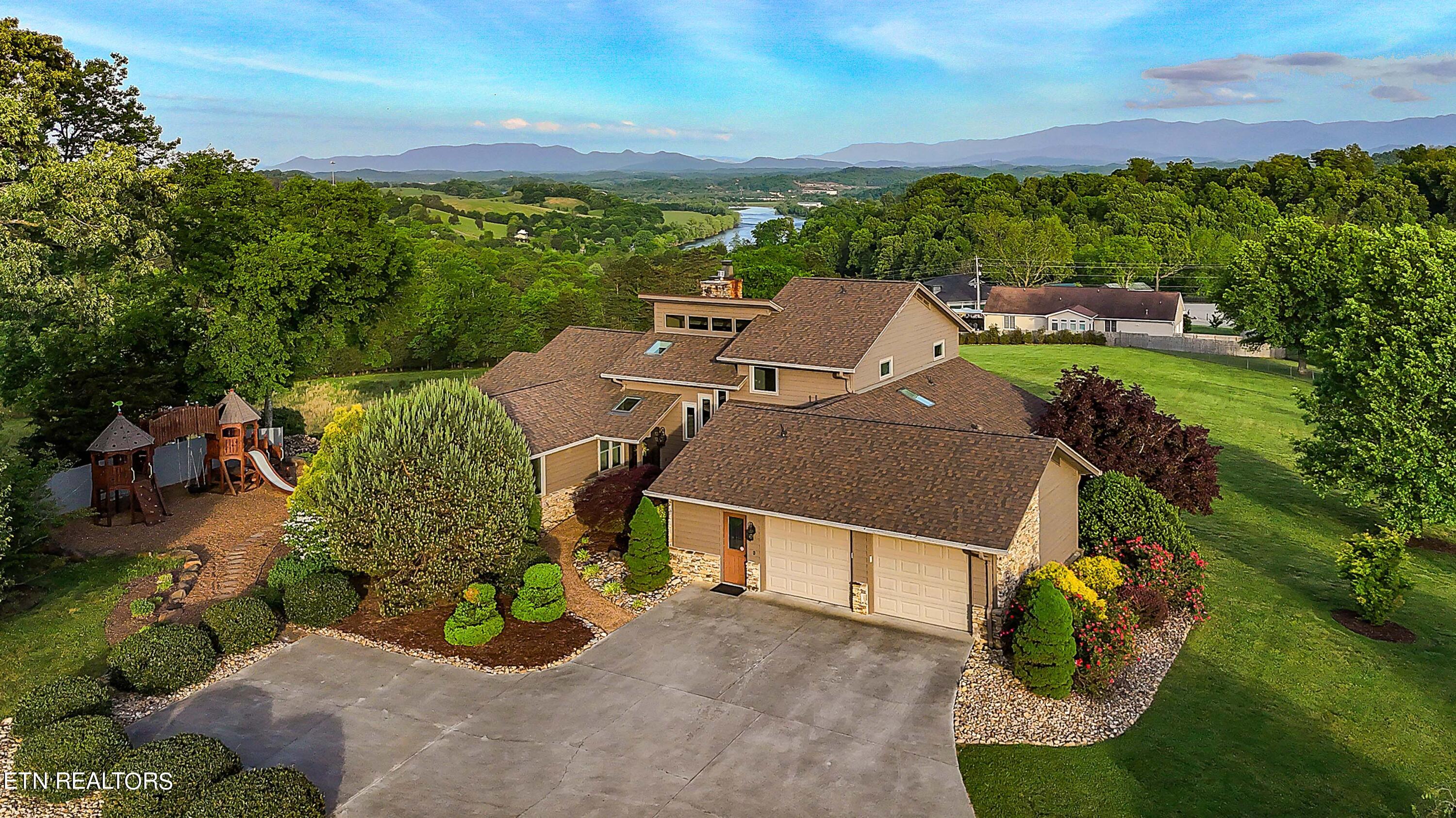 753 Gates Lane Kodak TN 37764