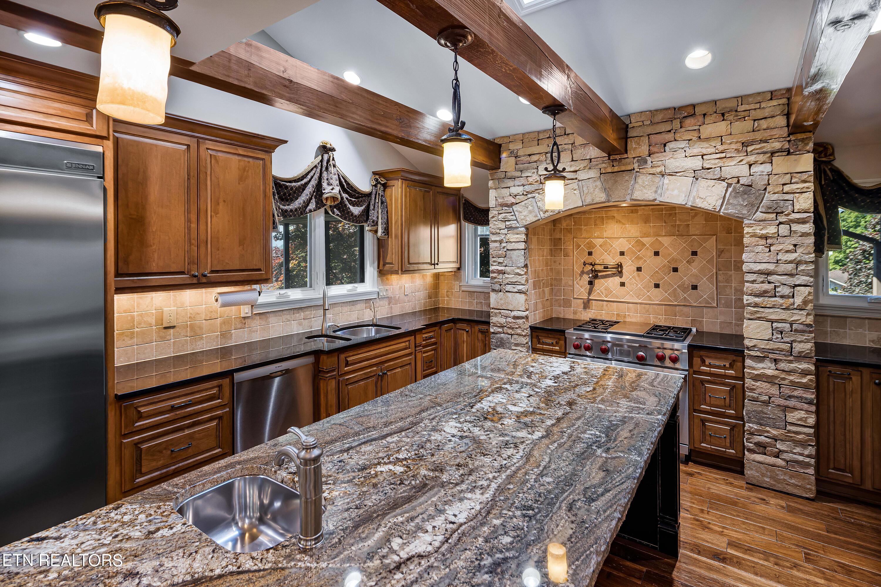 753 Gates Lane Kodak TN 37764