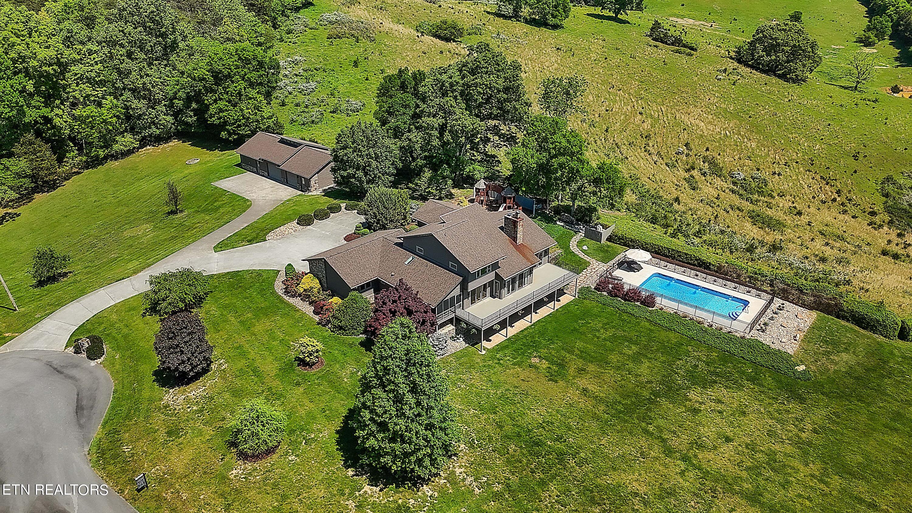 753 Gates Lane Kodak TN 37764