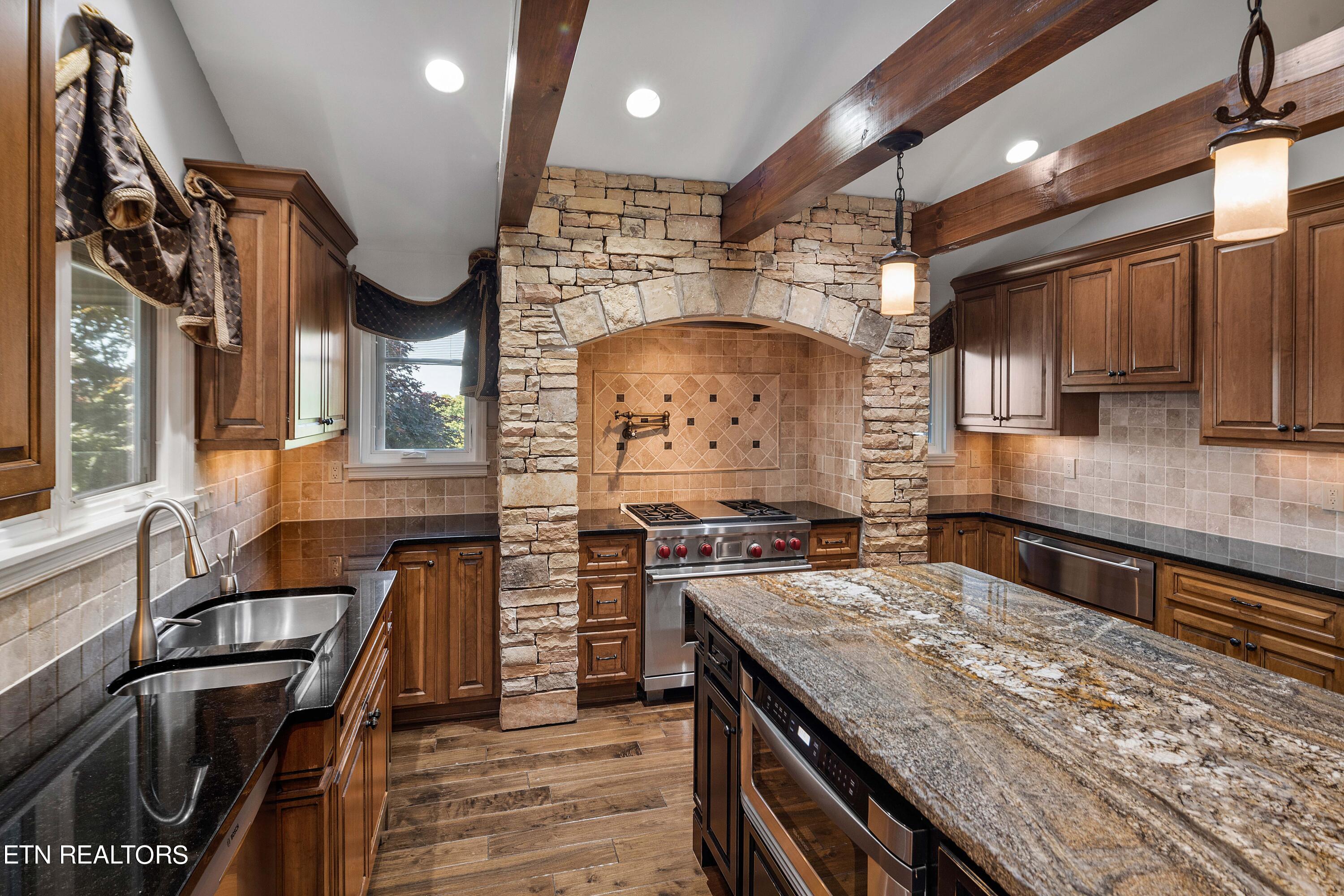 753 Gates Lane Kodak TN 37764
