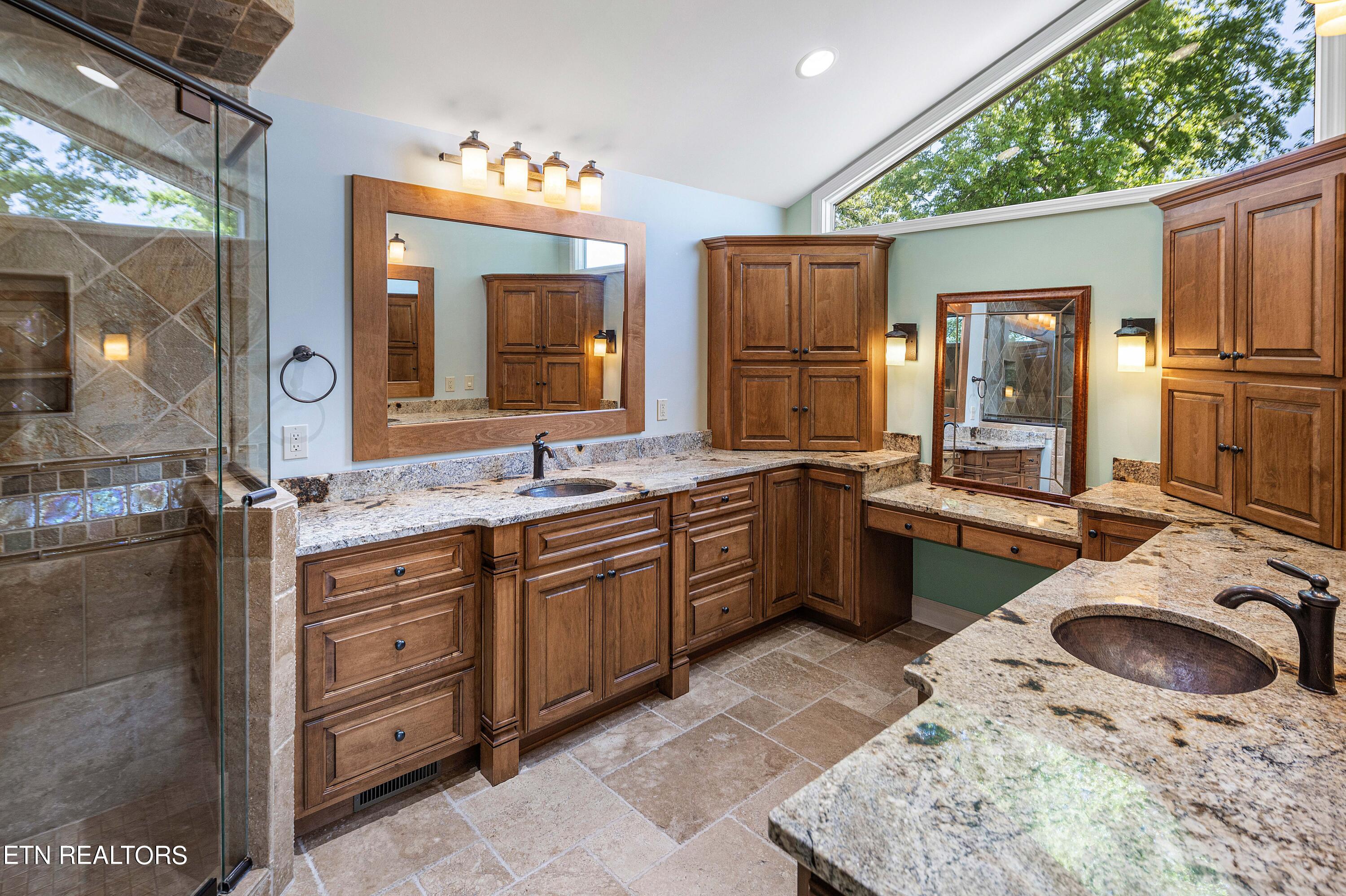 753 Gates Lane Kodak TN 37764