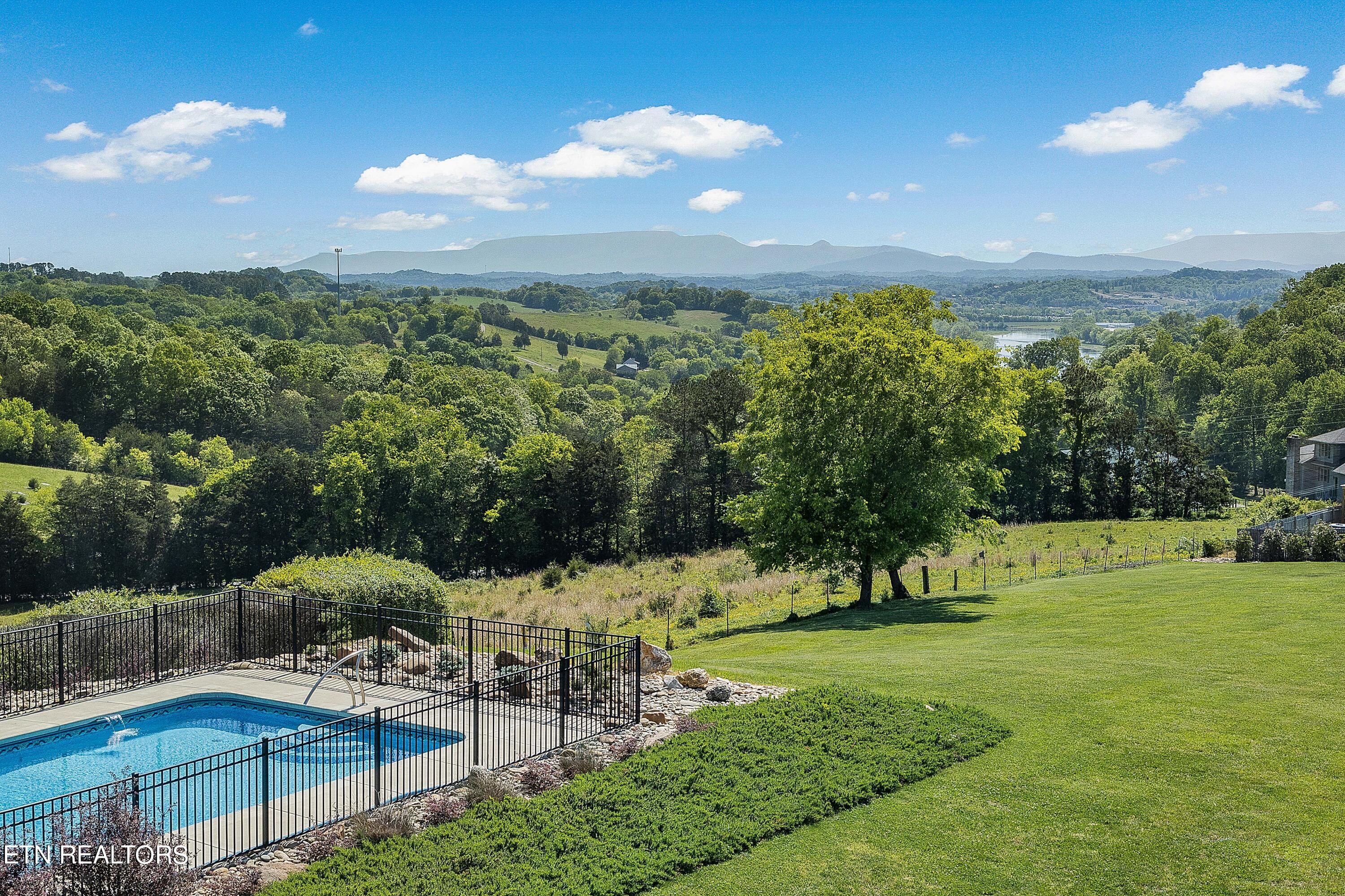 753 Gates Lane Kodak TN 37764