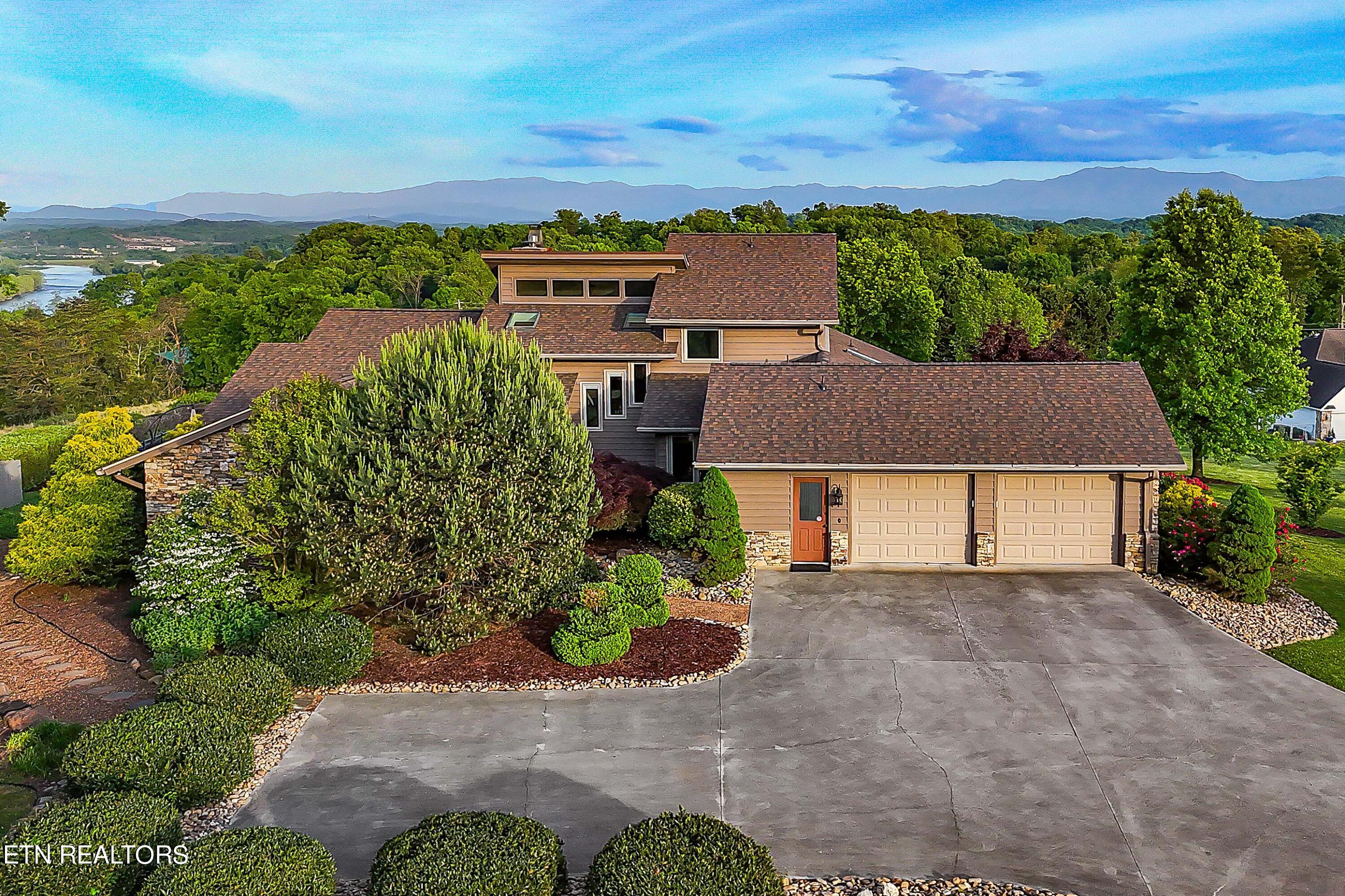 753 Gates Lane Kodak TN 37764