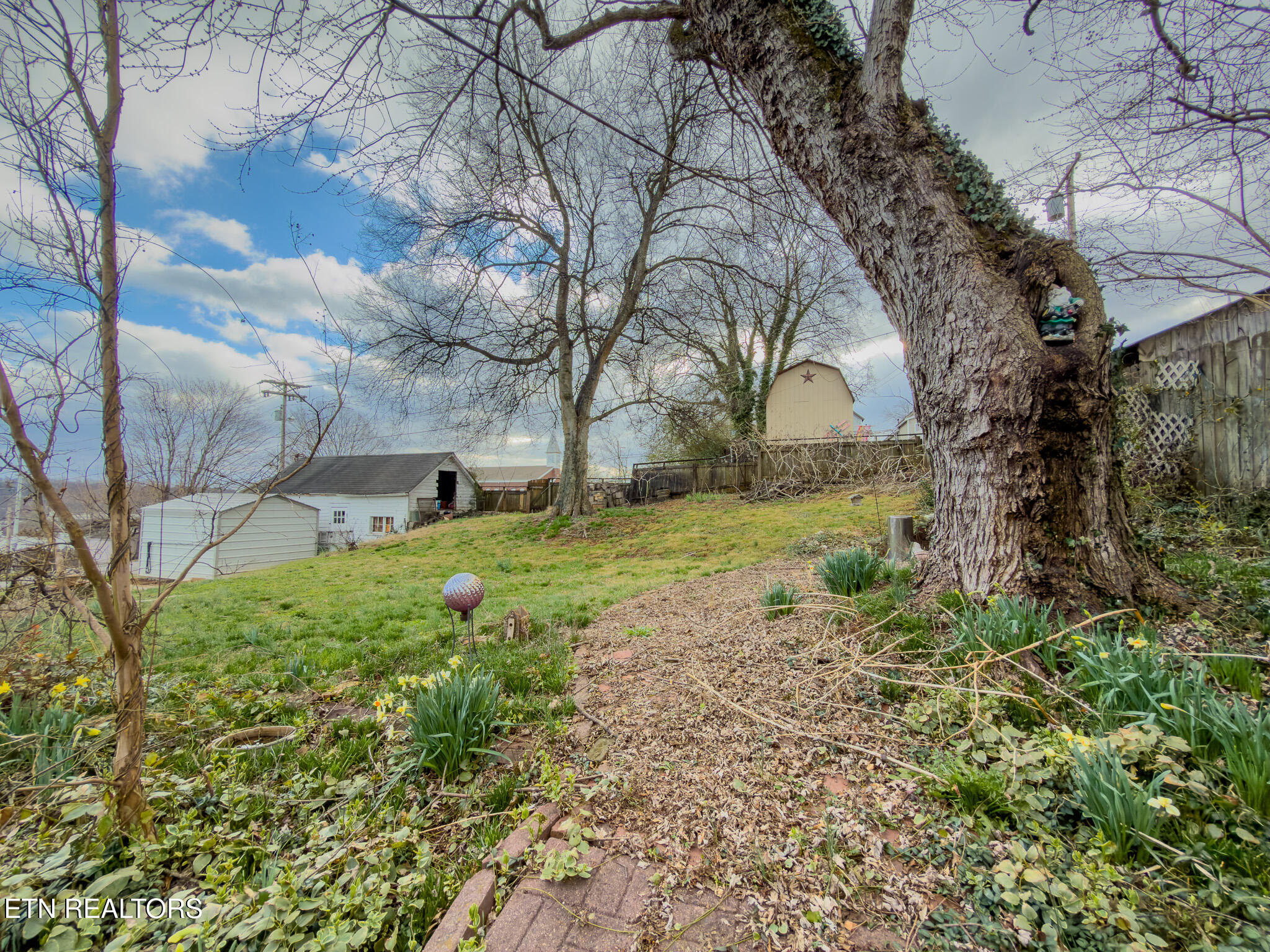 202 N B Street Lenoir City TN 37771