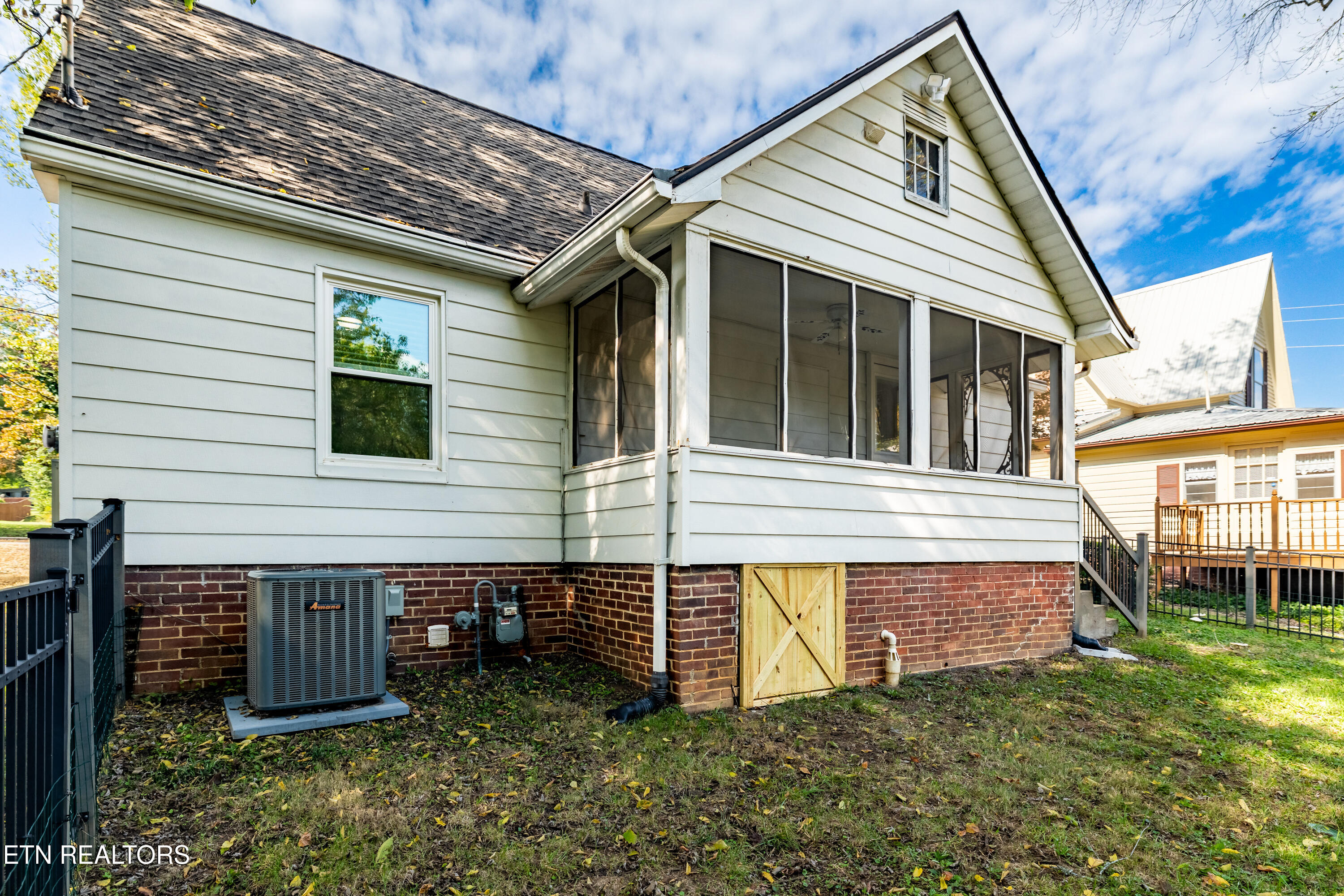 625 Medaris Street Clinton TN 37716