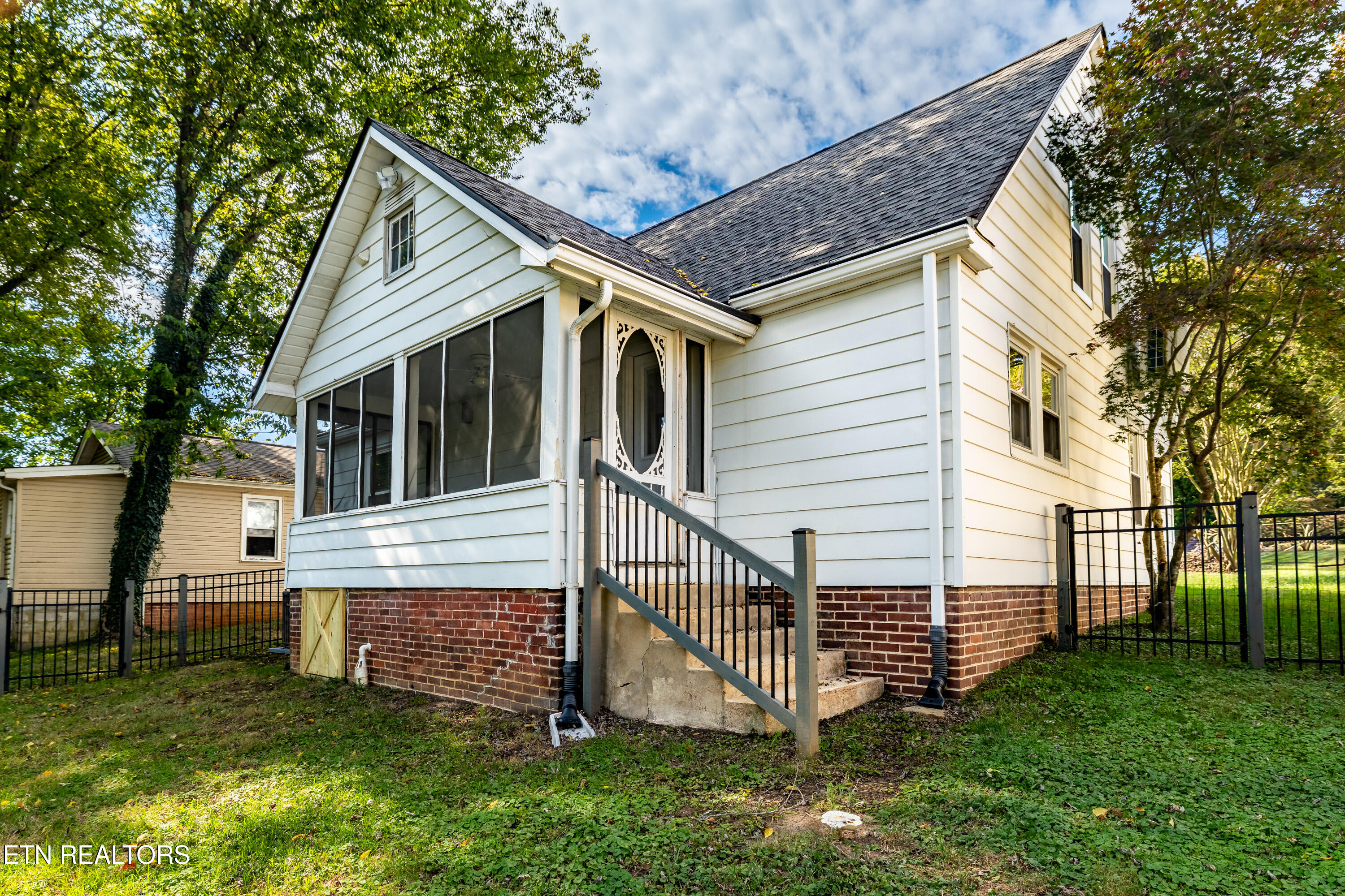 625 Medaris Street Clinton TN 37716