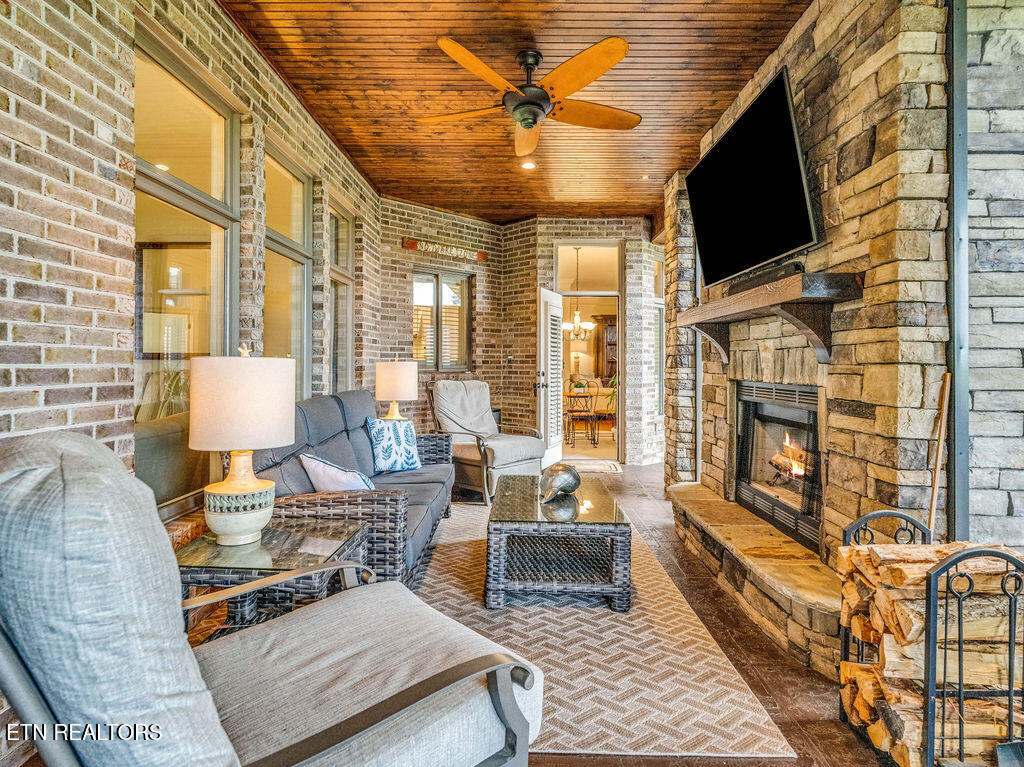 1448 Hirst Circle Lenoir City TN 37772