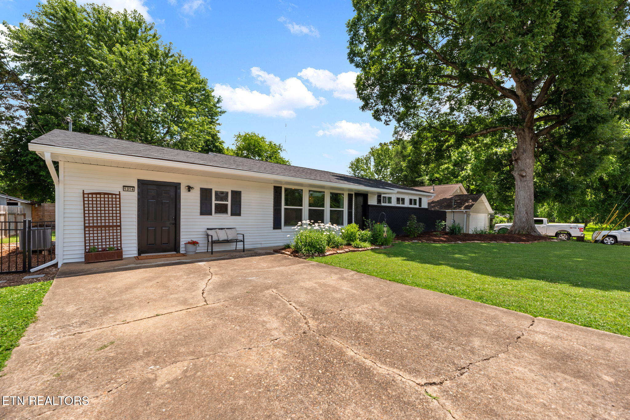 1314 E Walnut Grove Drive Knoxville TN 37918