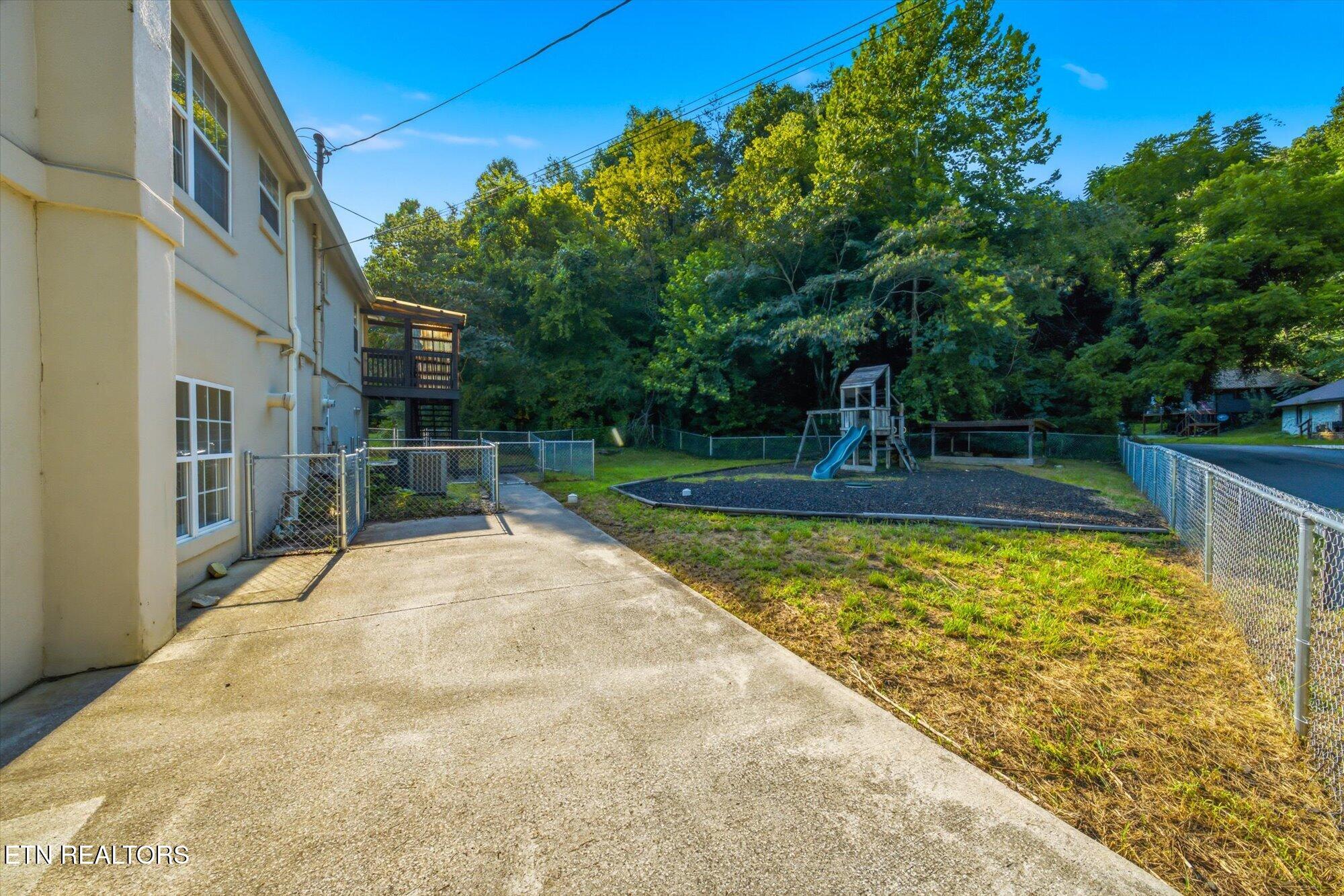 607 Old Tacora Hills Road Clinton TN 37716