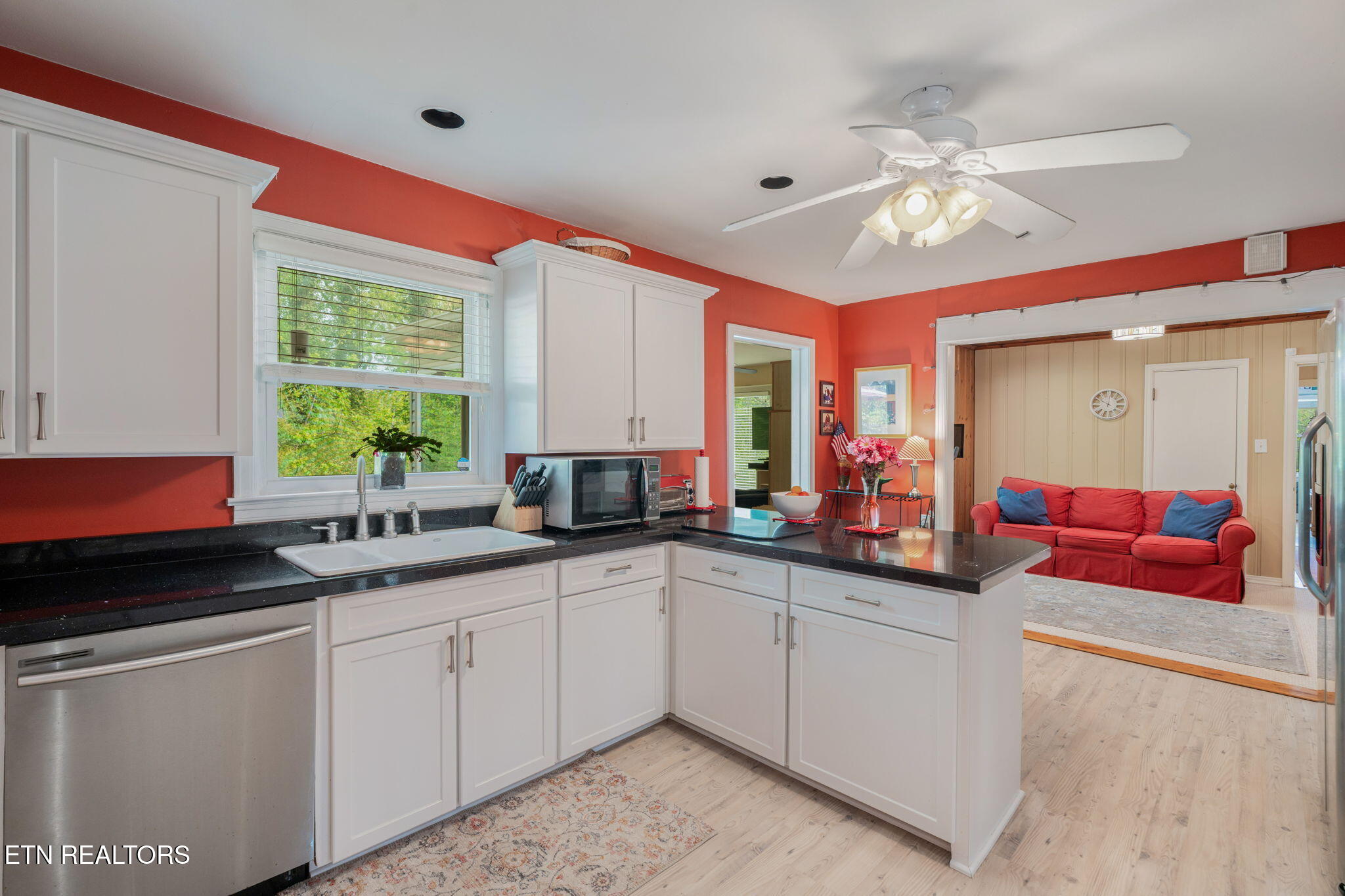 5525 Crestwood Drive Knoxville TN 37914