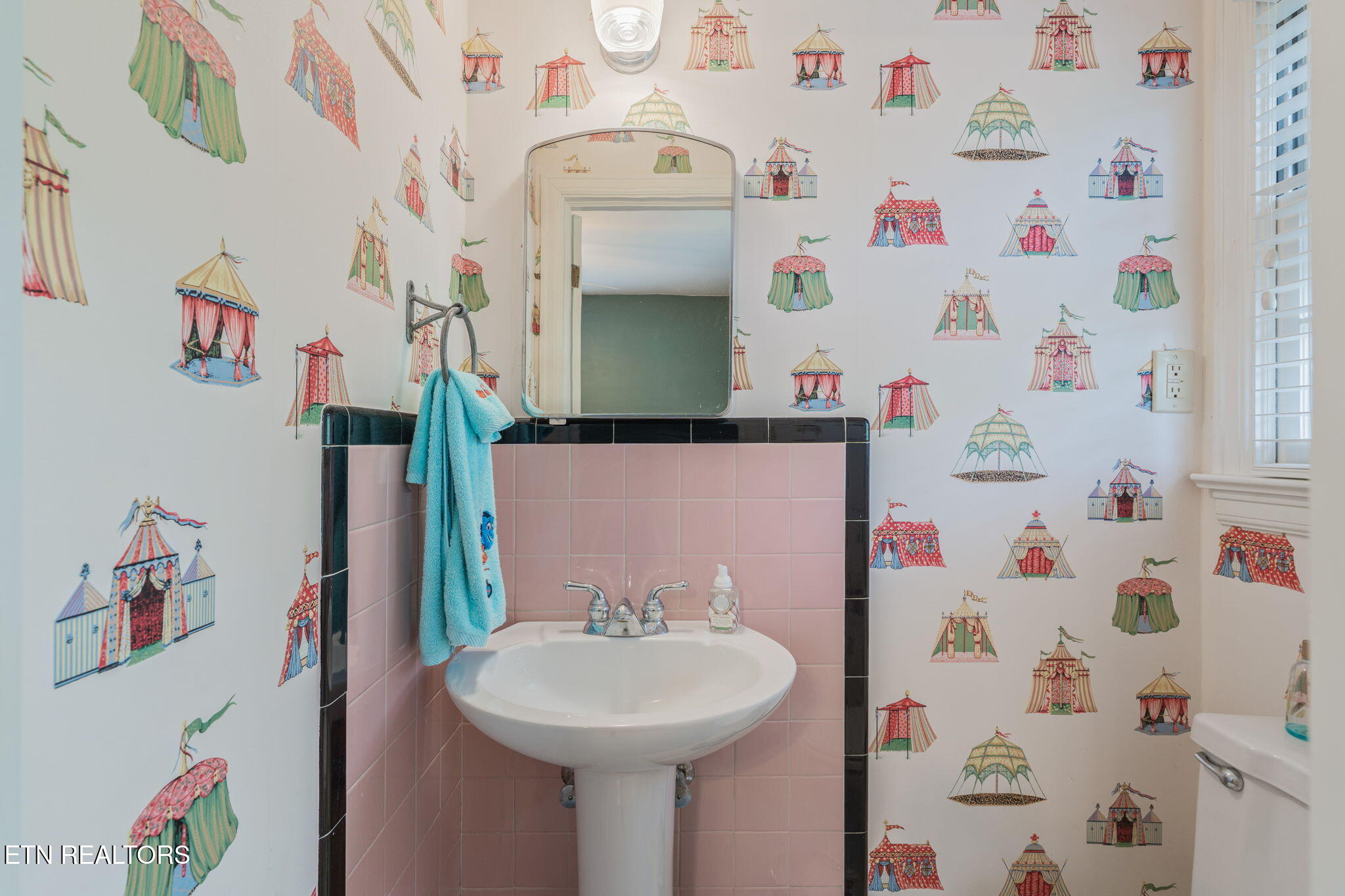 5525 Crestwood Drive Knoxville TN 37914