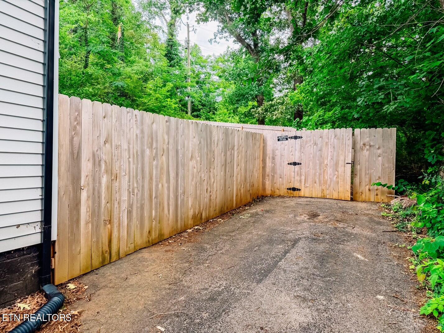 2512 Greenfield Lane Knoxville TN 37917