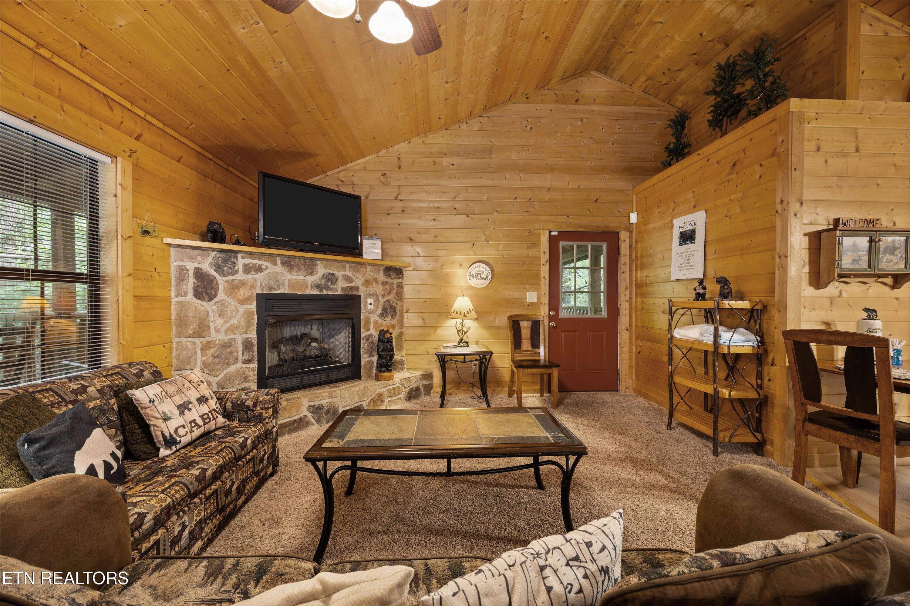 927 Stone Trail Sevierville TN 37876