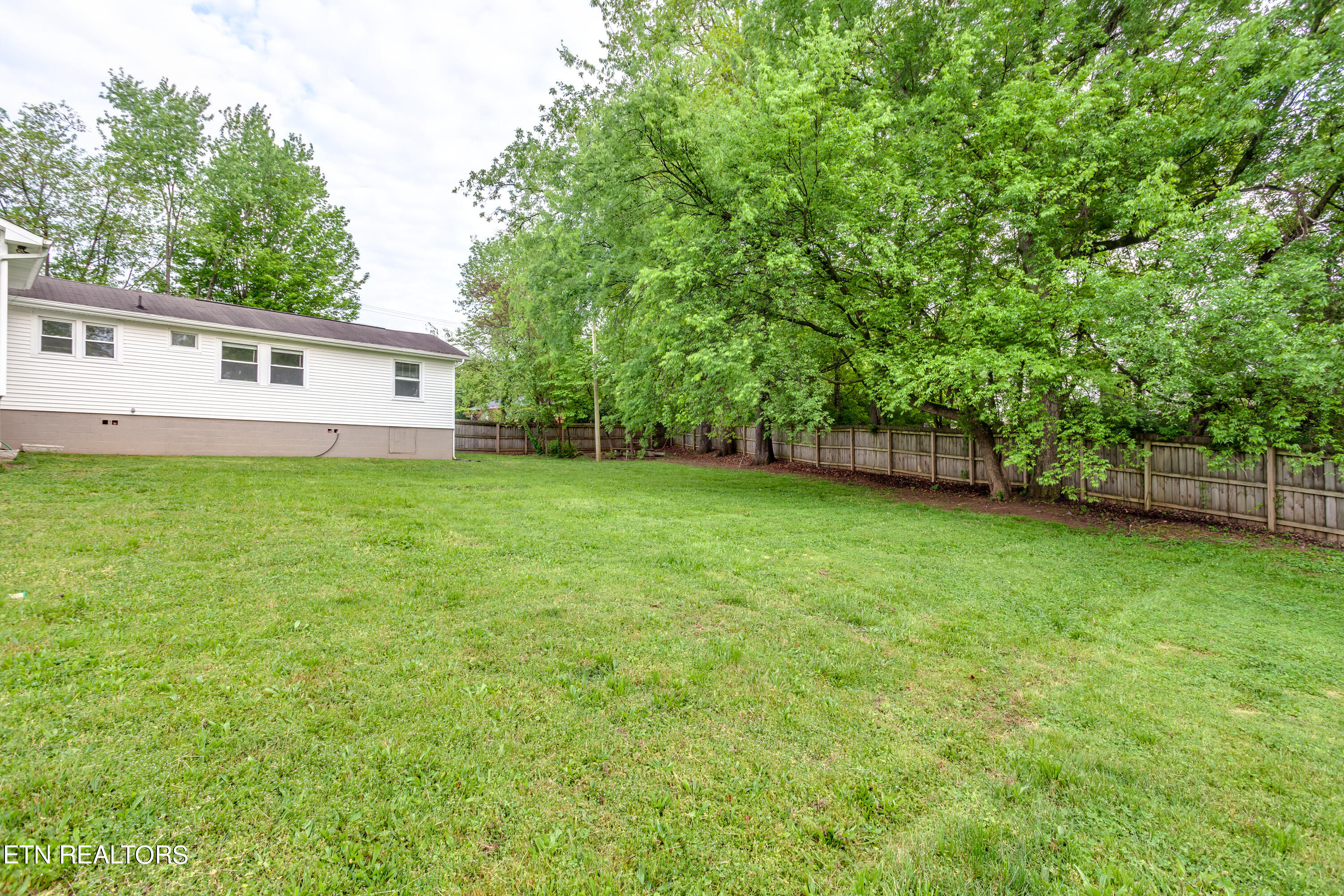 1221 Bradshaw Garden Road Knoxville TN 37912