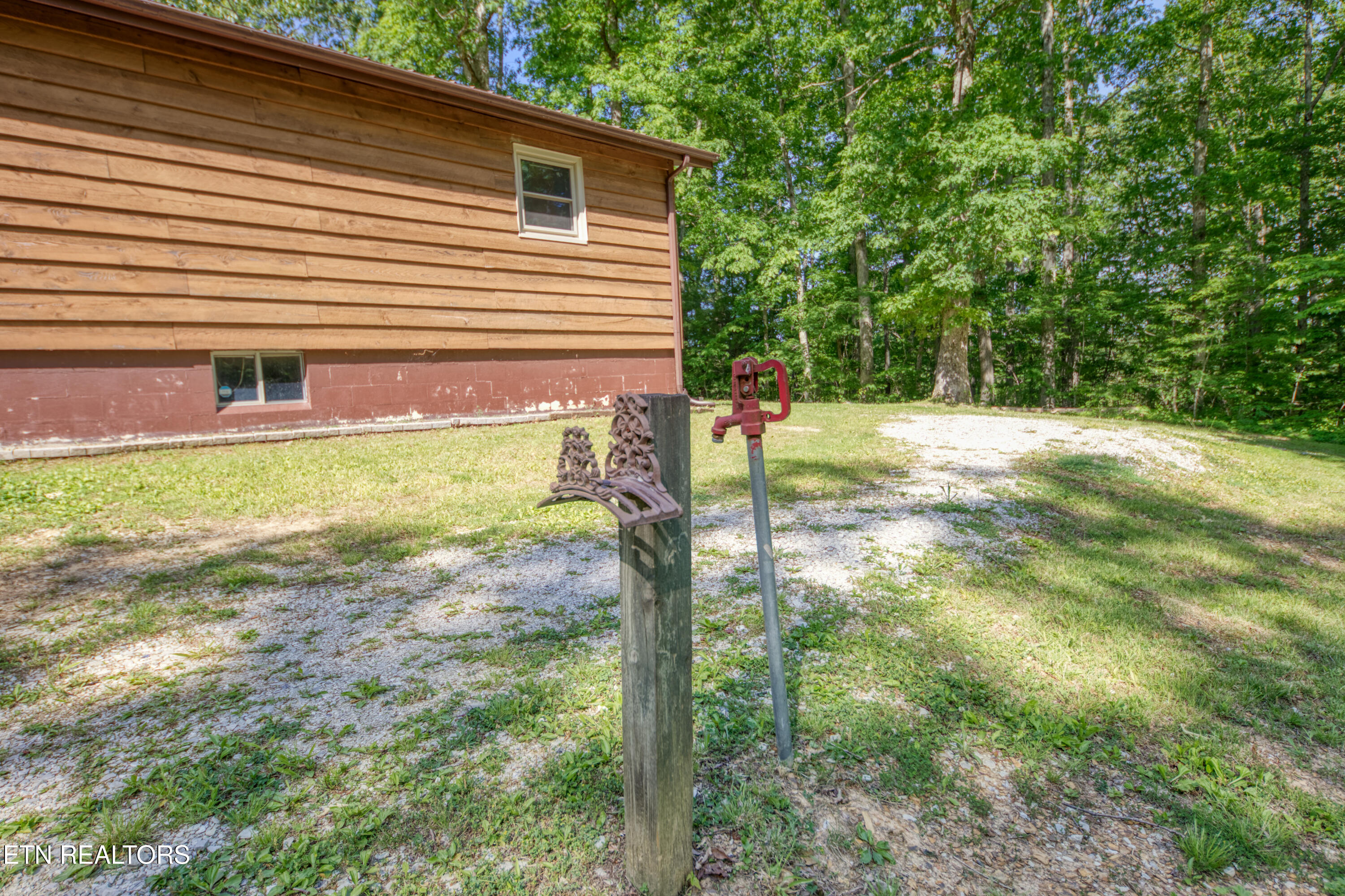 911 Big Ridge Road Oneida TN 37841