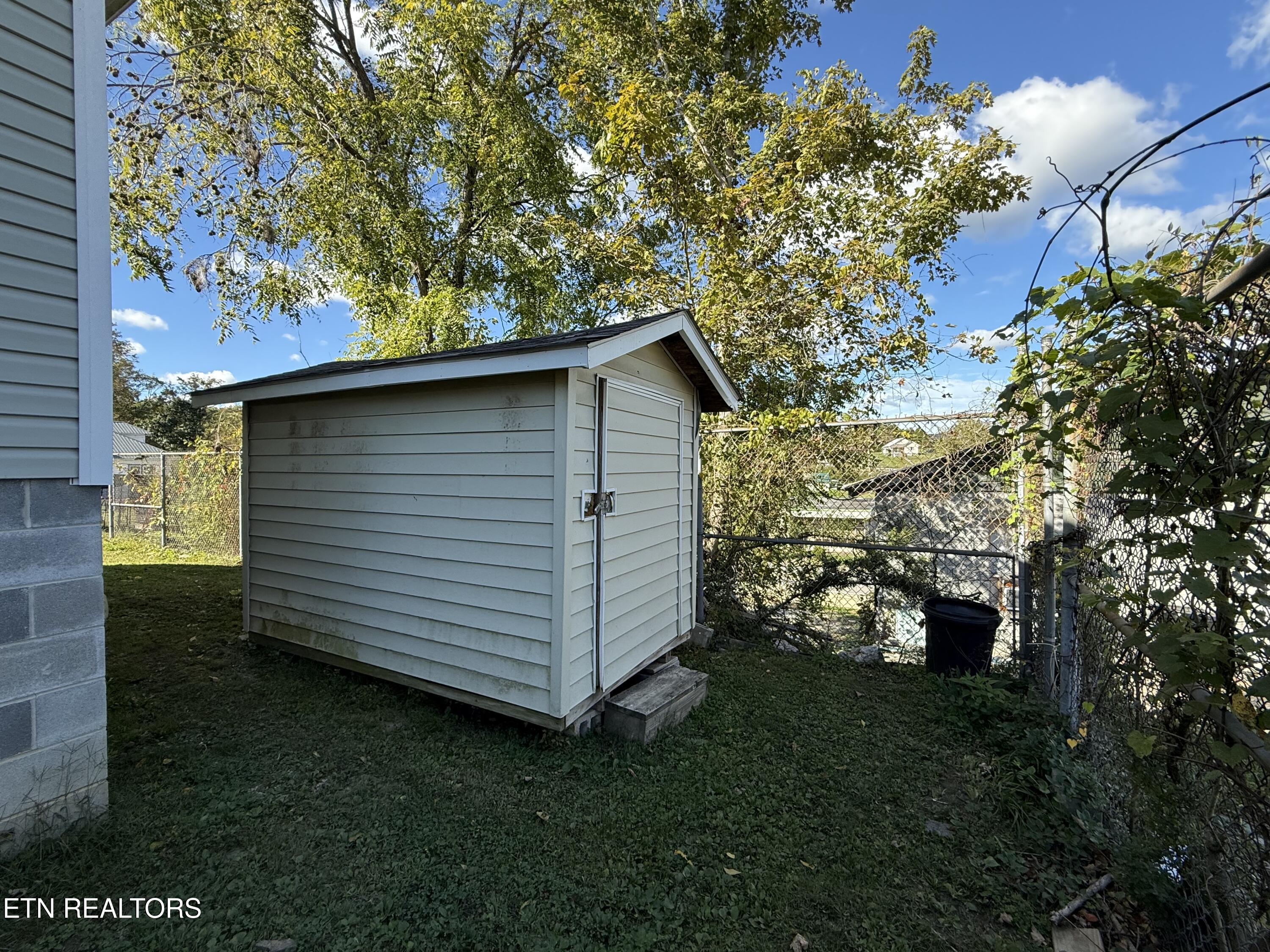 7913 Morgan Co Highway Sunbright TN 37872