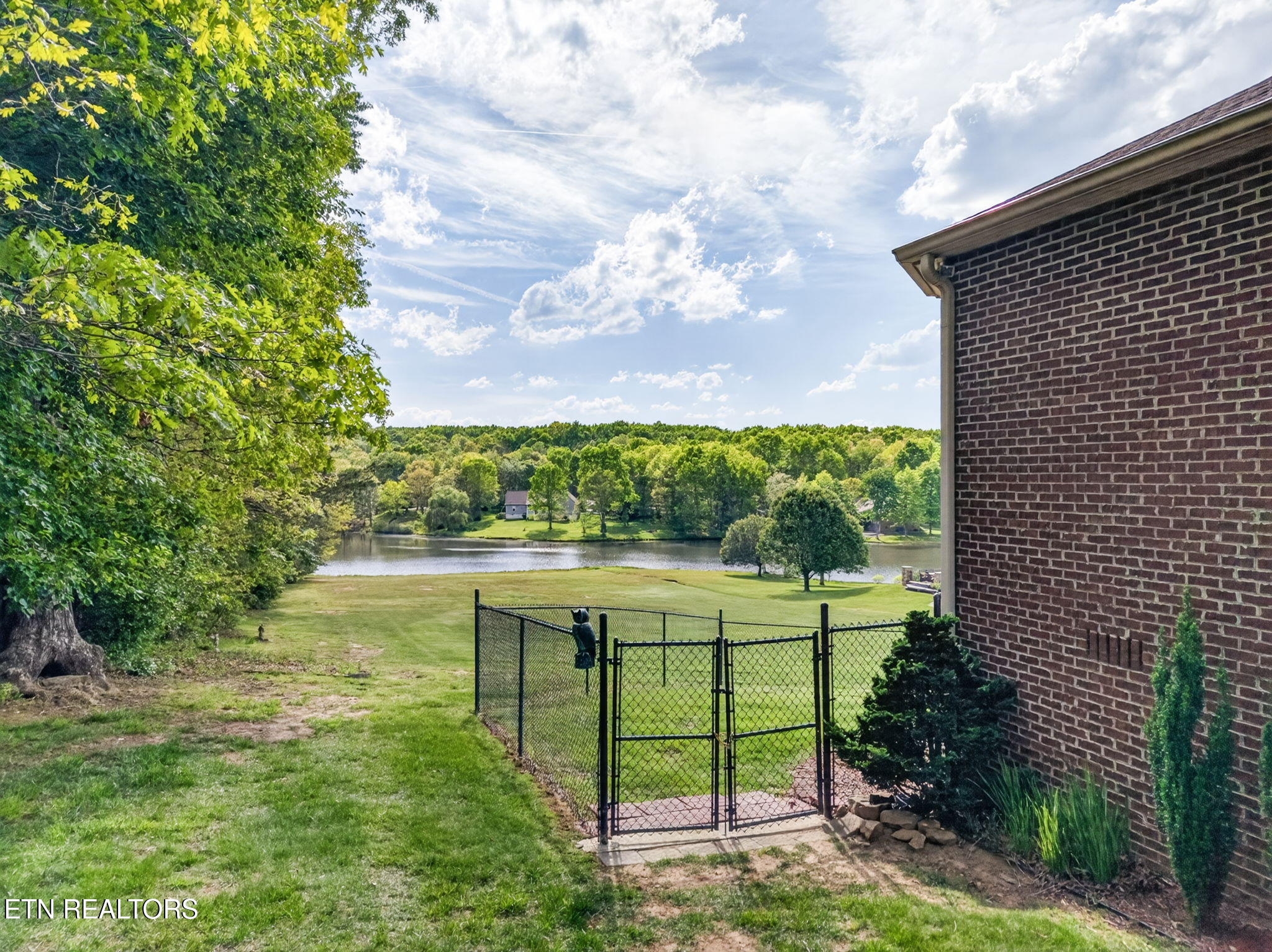 321 Magnolia Lane Crossville TN 38555