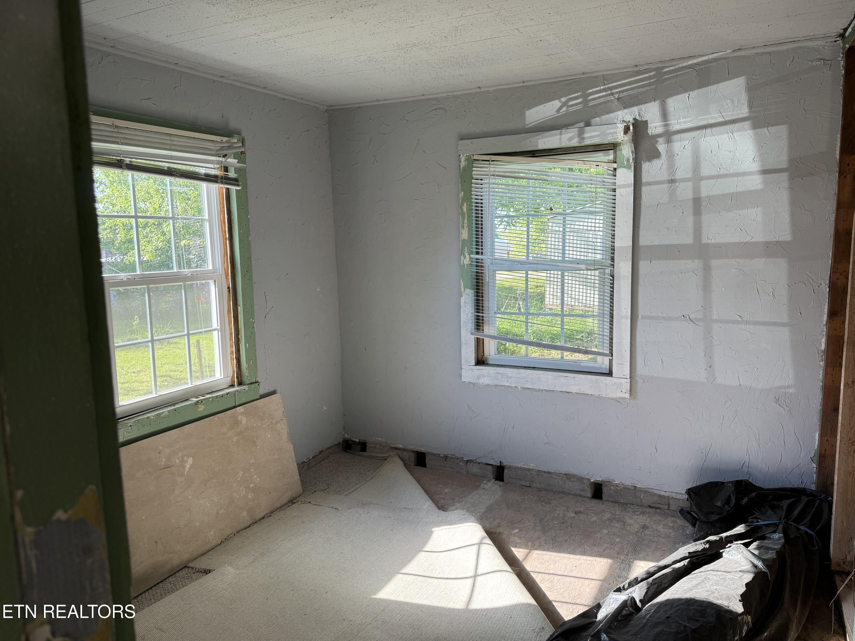 210 E Woodlawn Avenue Jamestown TN 38556