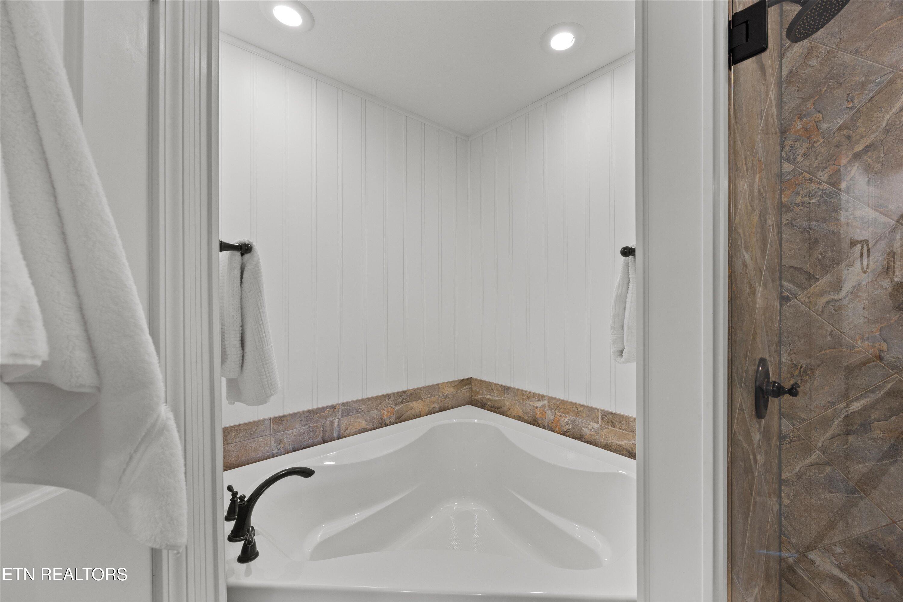 121 Hidden Lane Lafollette TN 37766