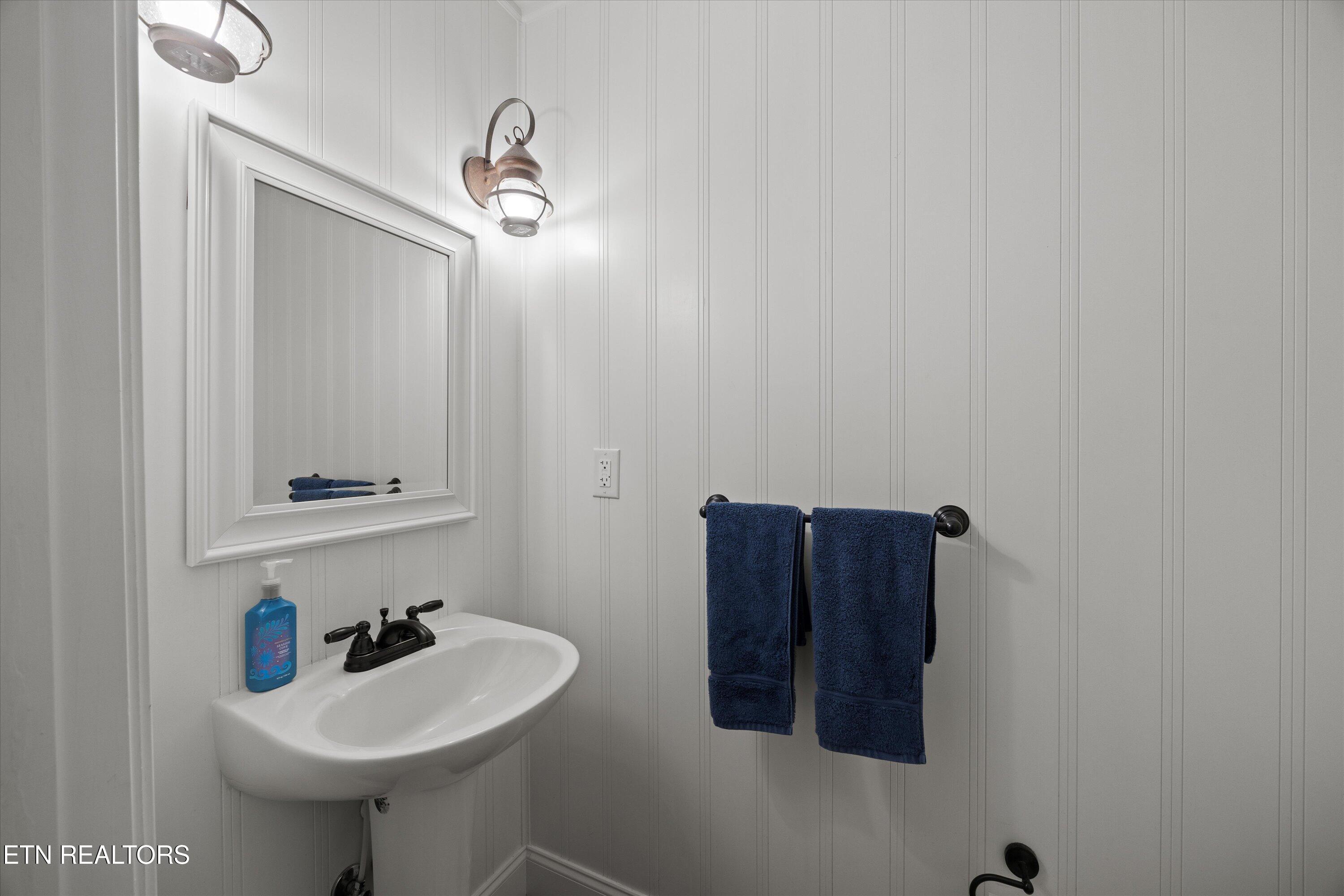 121 Hidden Lane Lafollette TN 37766