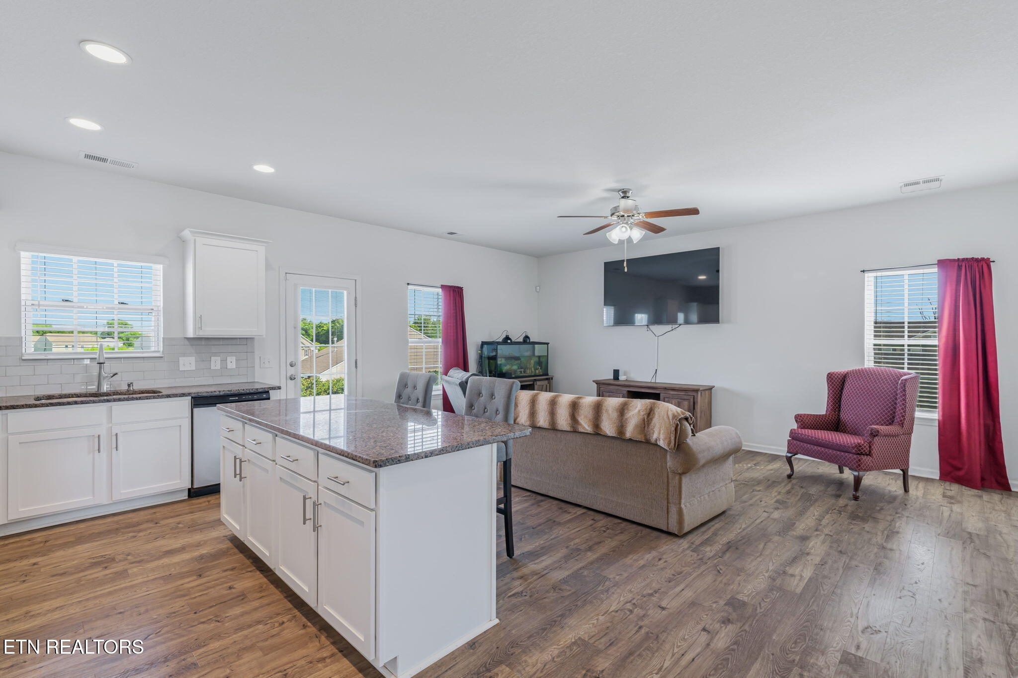 277 Gail Lane Lenoir City TN 37772