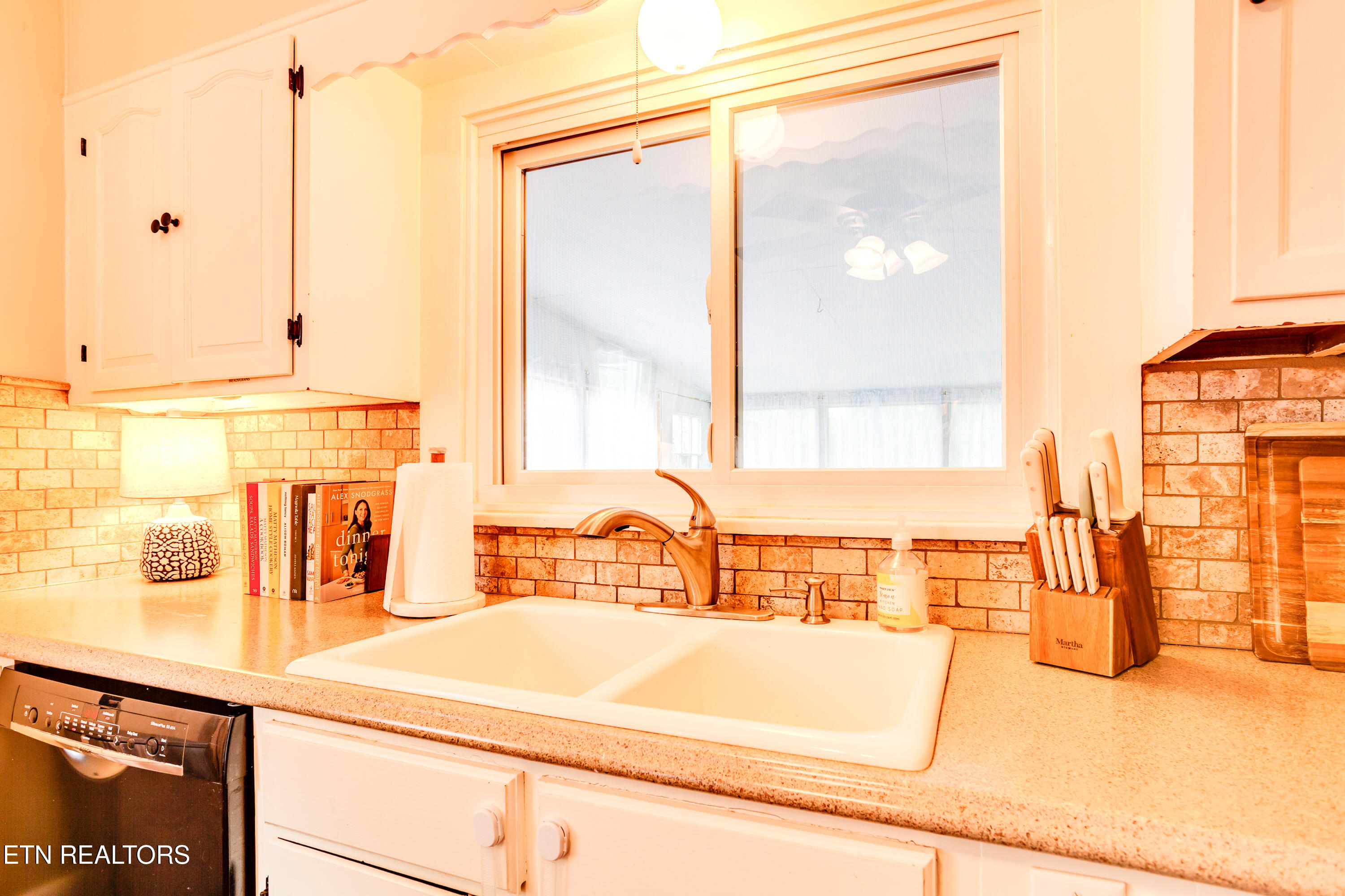 5026 Jacksboro Pike Knoxville TN 37918
