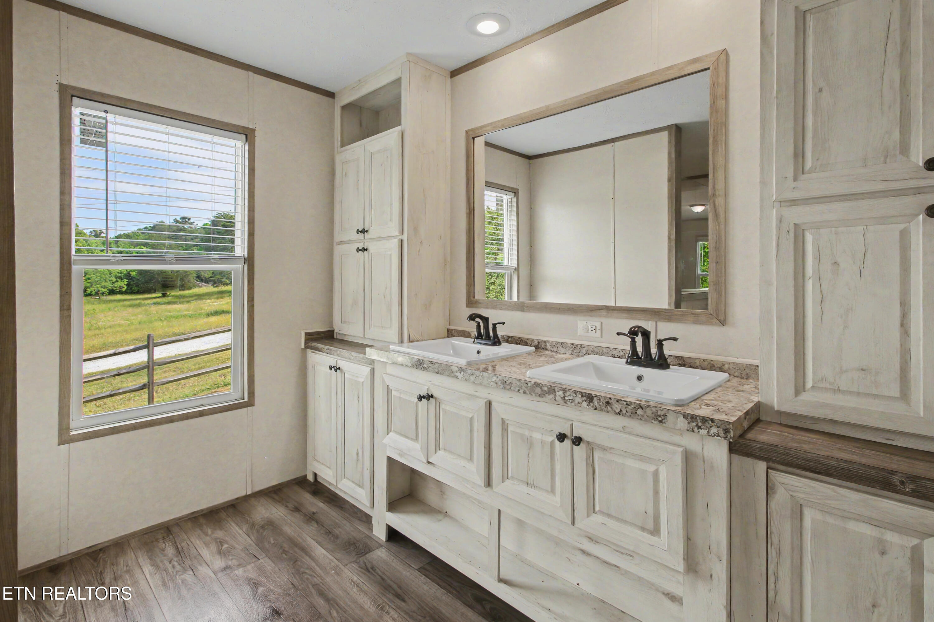 7512 Thompson School Road Corryton TN 37721