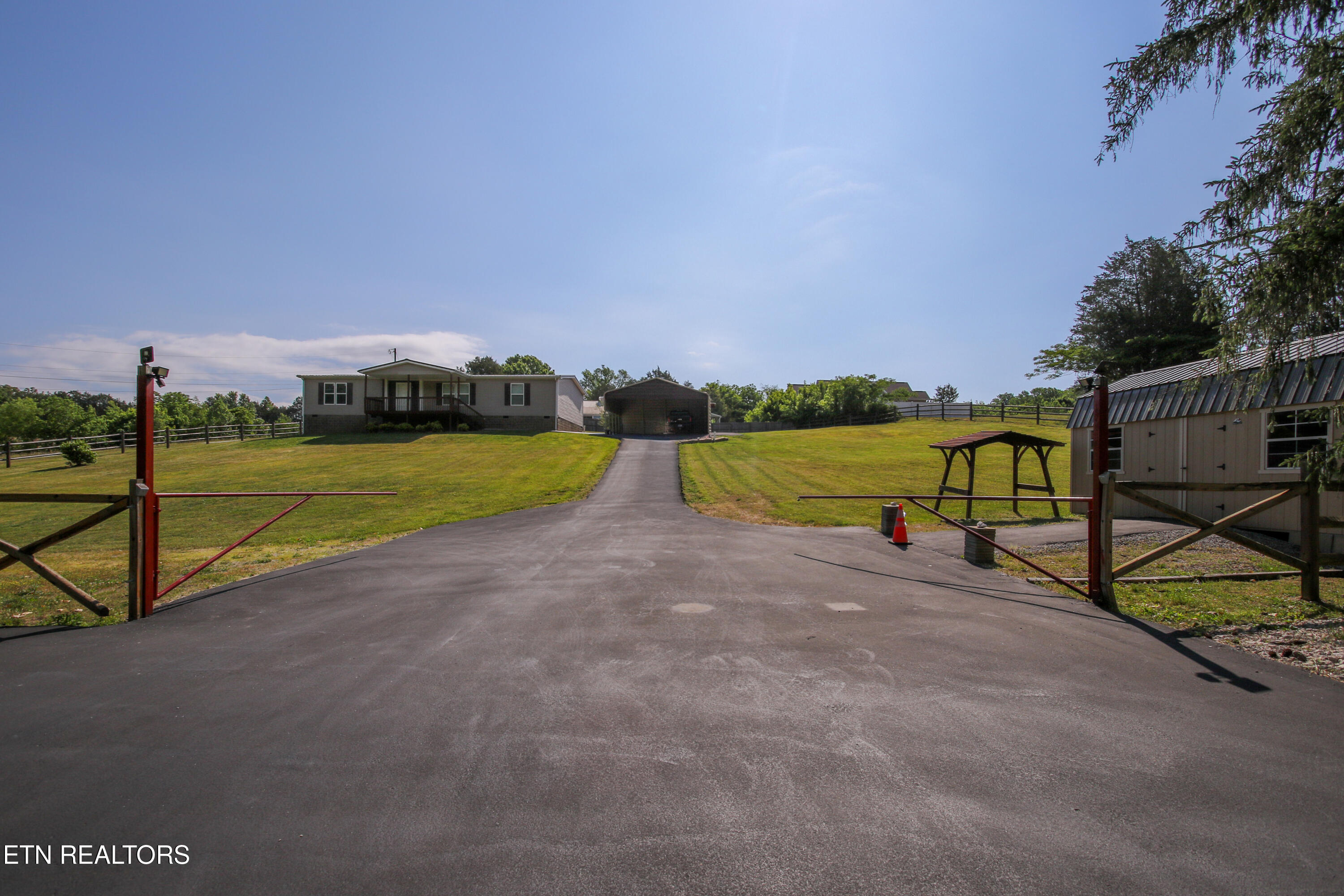 7512 Thompson School Road Corryton TN 37721