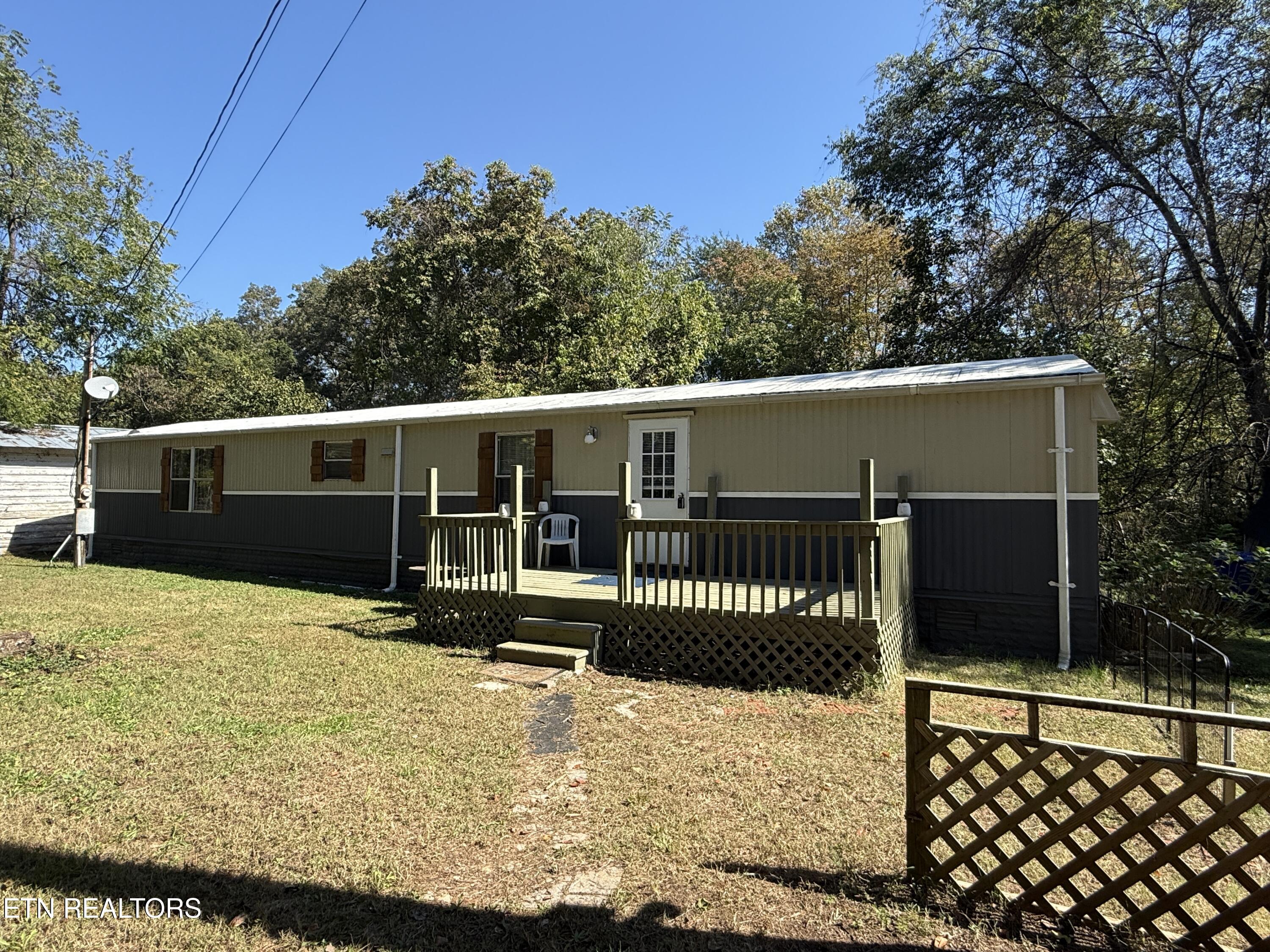 627 Clinch Avenue Clinton TN 37716