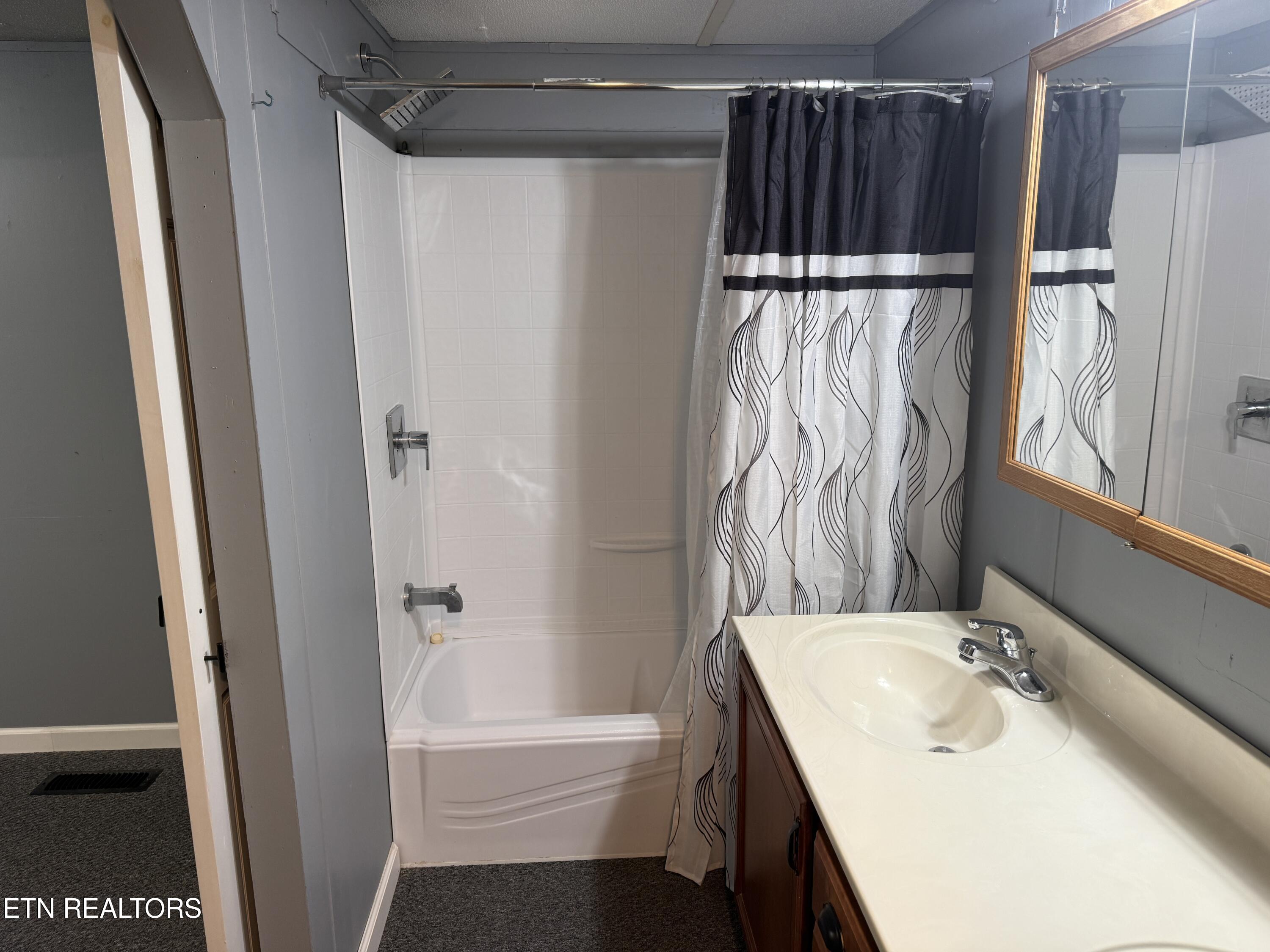 627 Clinch Avenue Clinton TN 37716