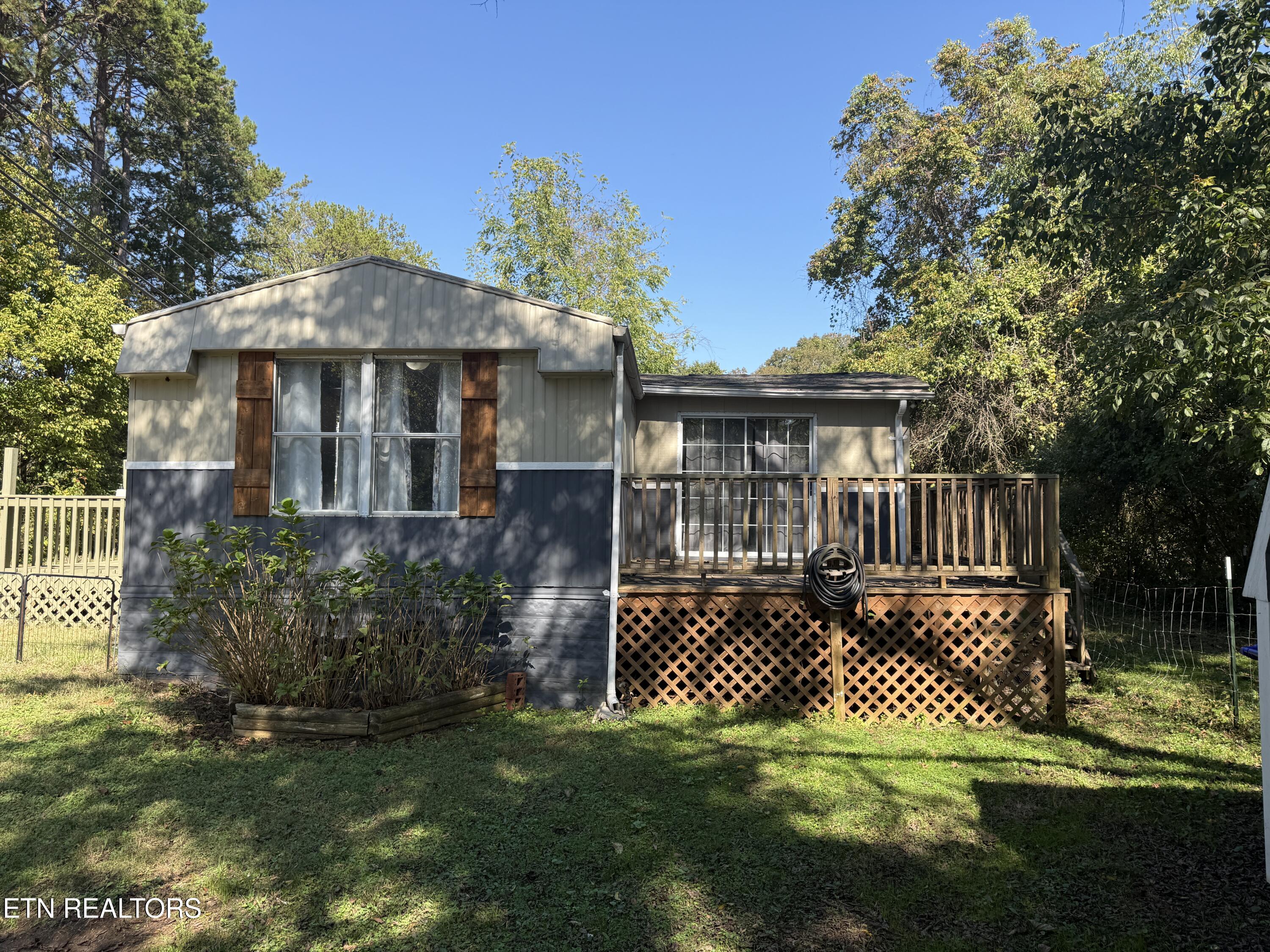 627 Clinch Avenue Clinton TN 37716