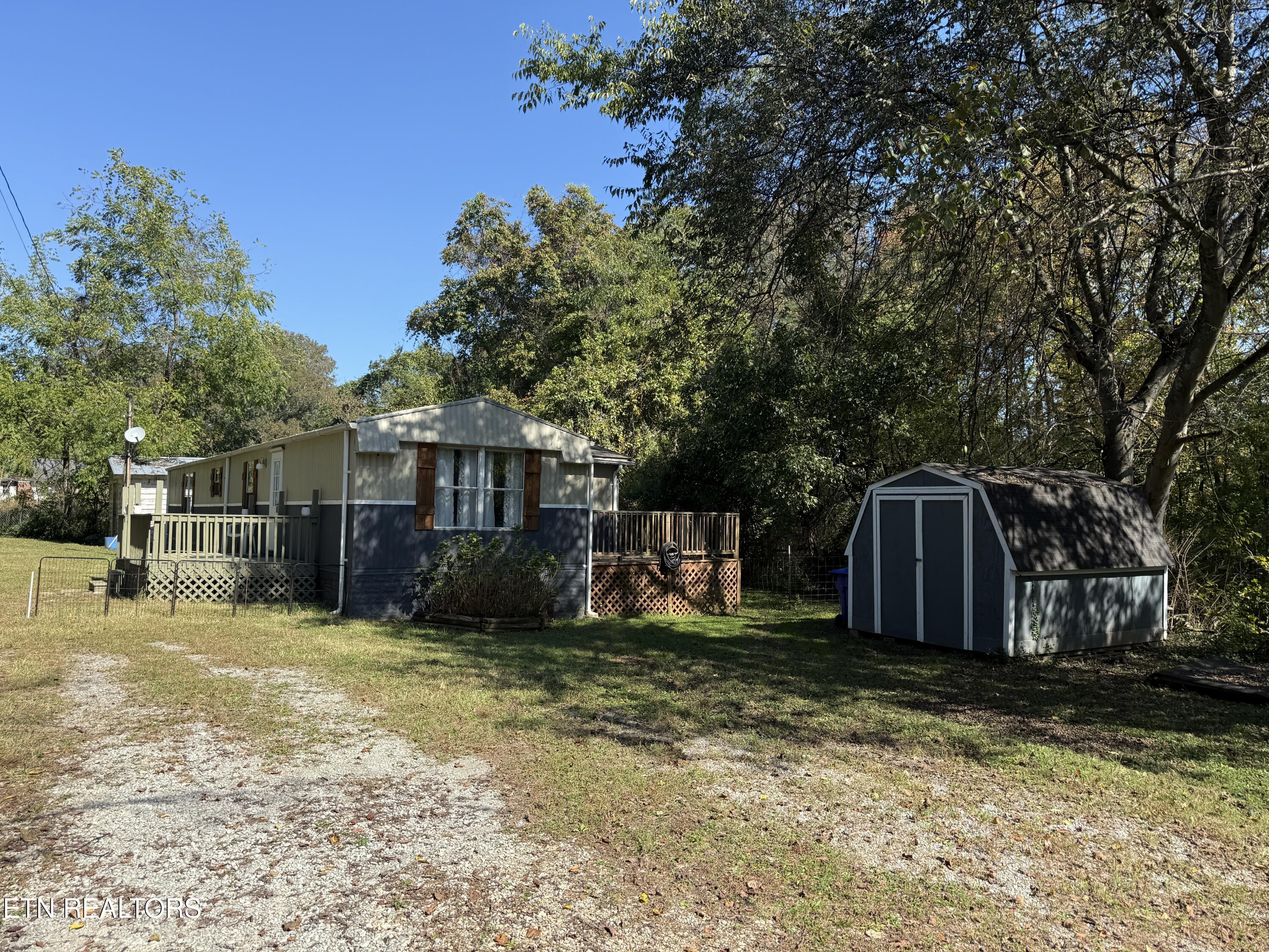 627 Clinch Avenue Clinton TN 37716