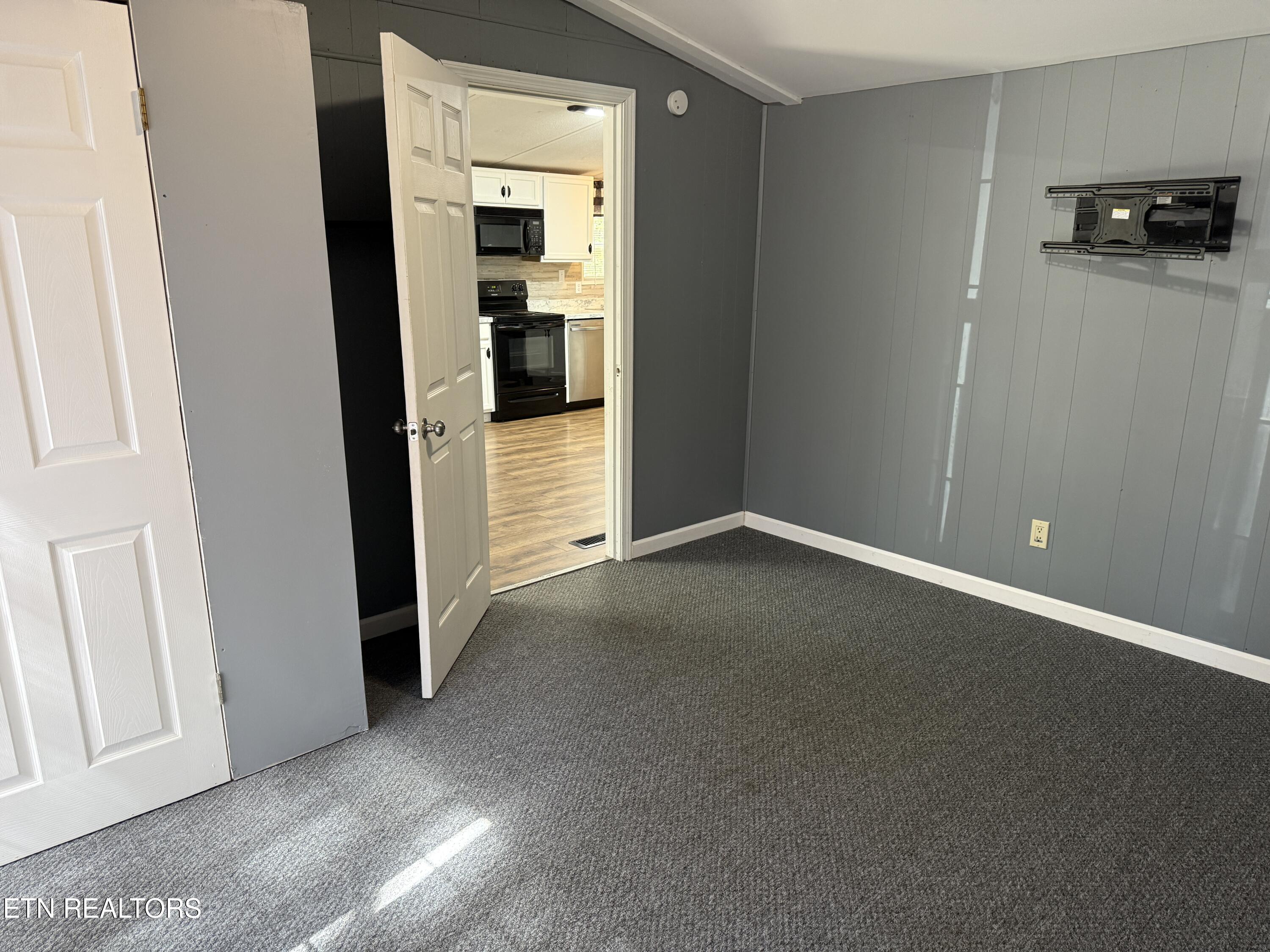 627 Clinch Avenue Clinton TN 37716