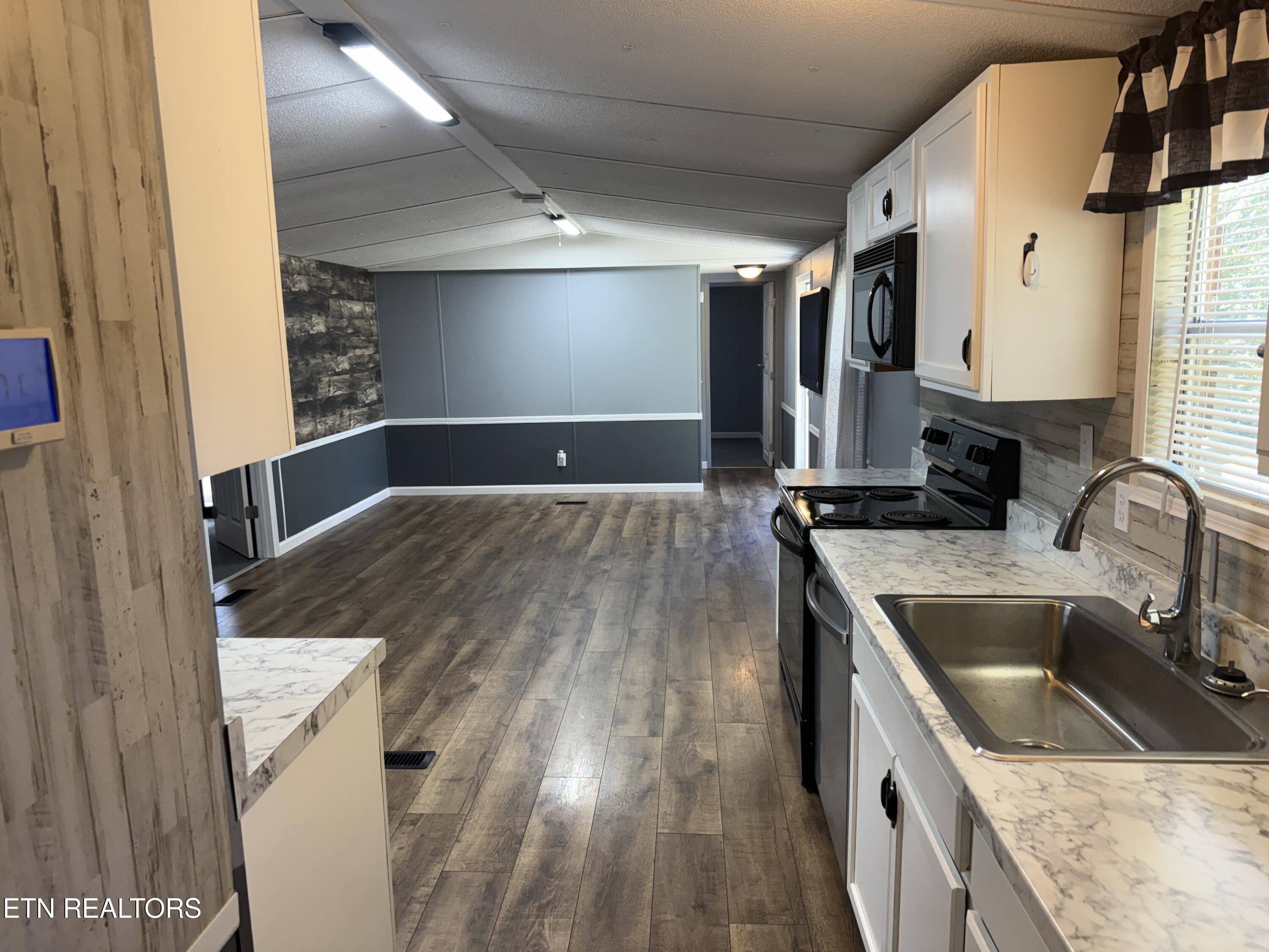 627 Clinch Avenue Clinton TN 37716