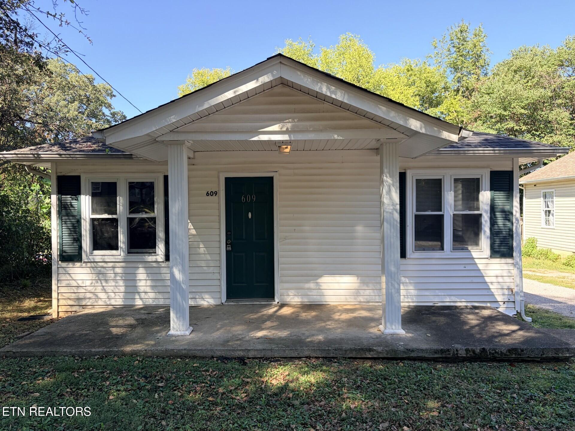 609 W Inskip Drive Knoxville TN 37912
