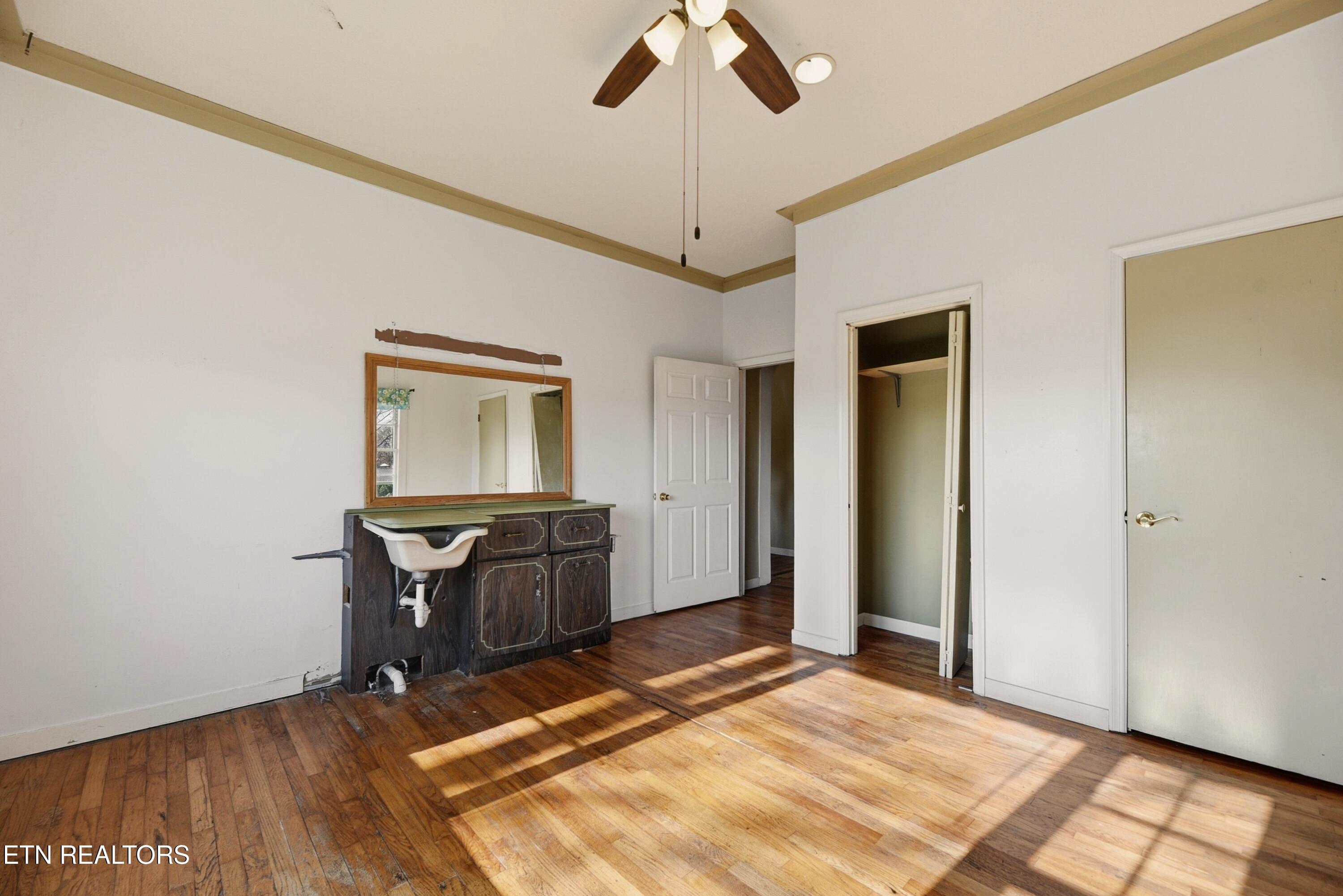 400 N Main Street Clinton TN 37716