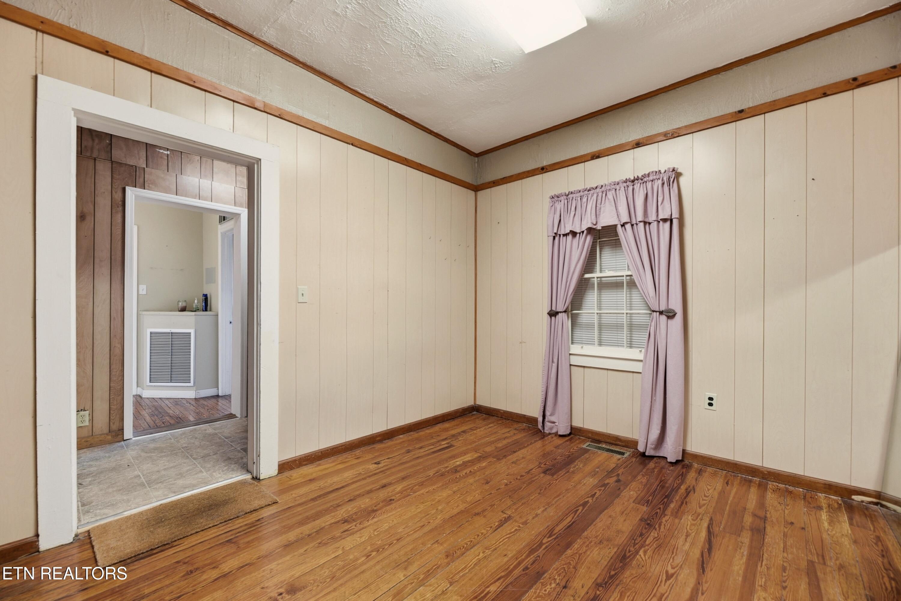 400 N Main Street Clinton TN 37716