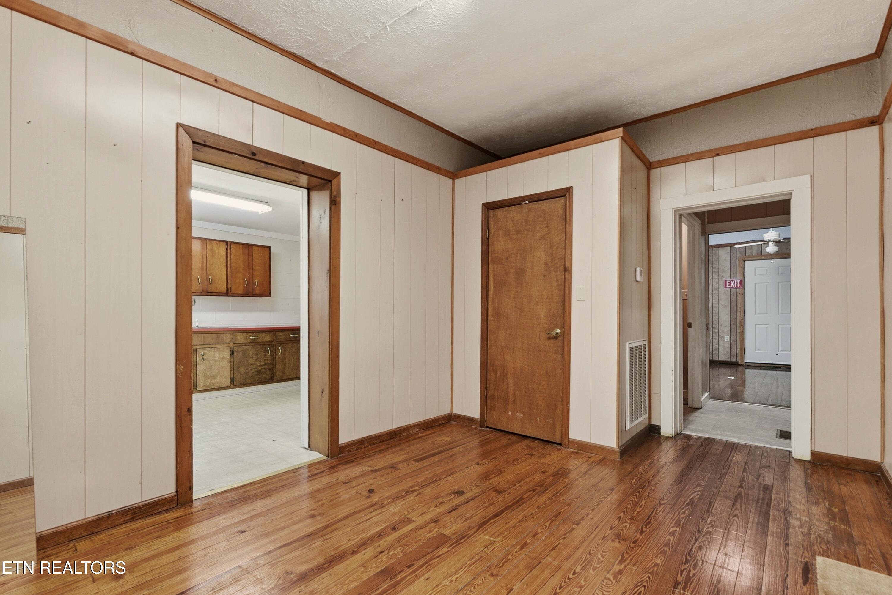 400 N Main Street Clinton TN 37716