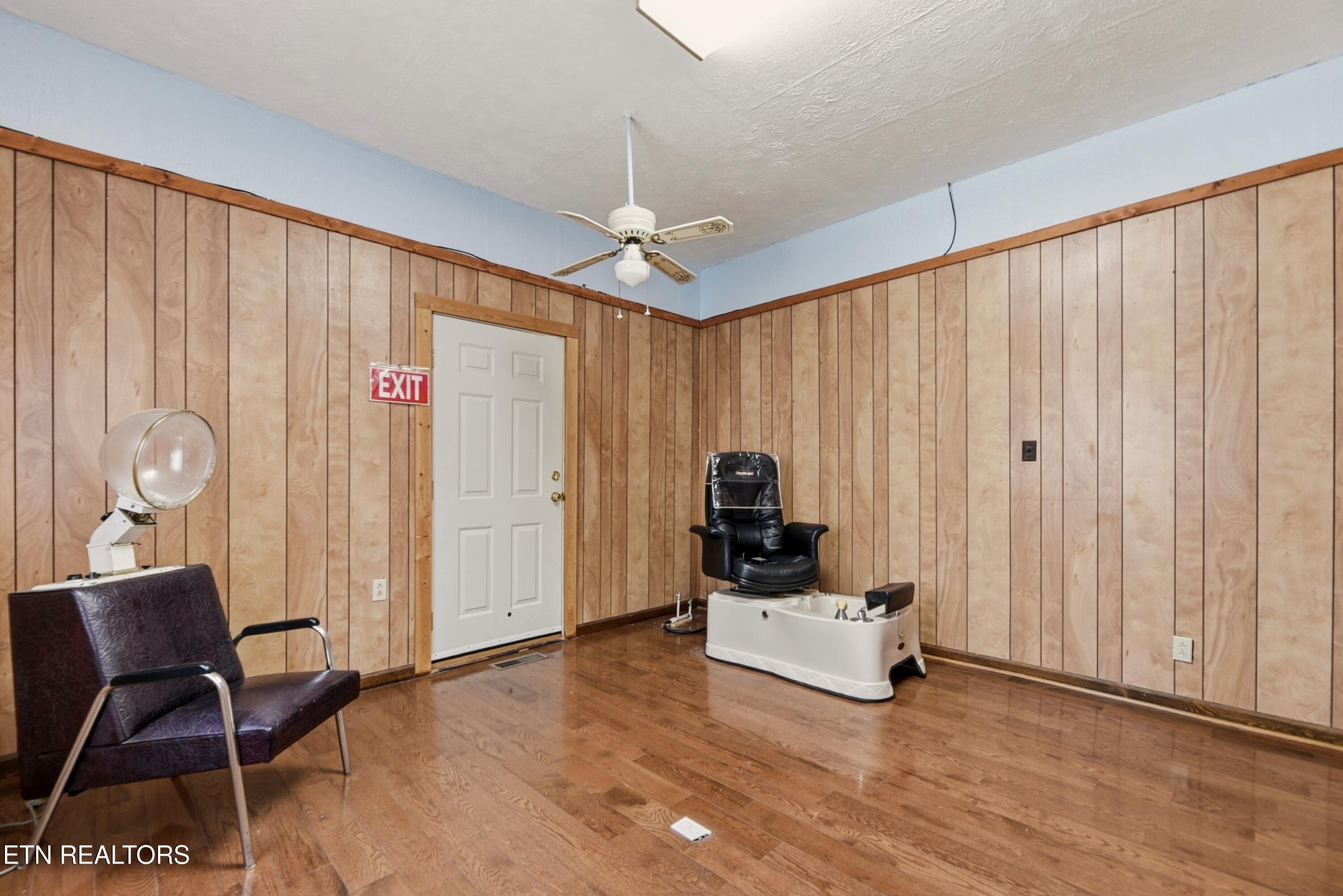 400 N Main Street Clinton TN 37716