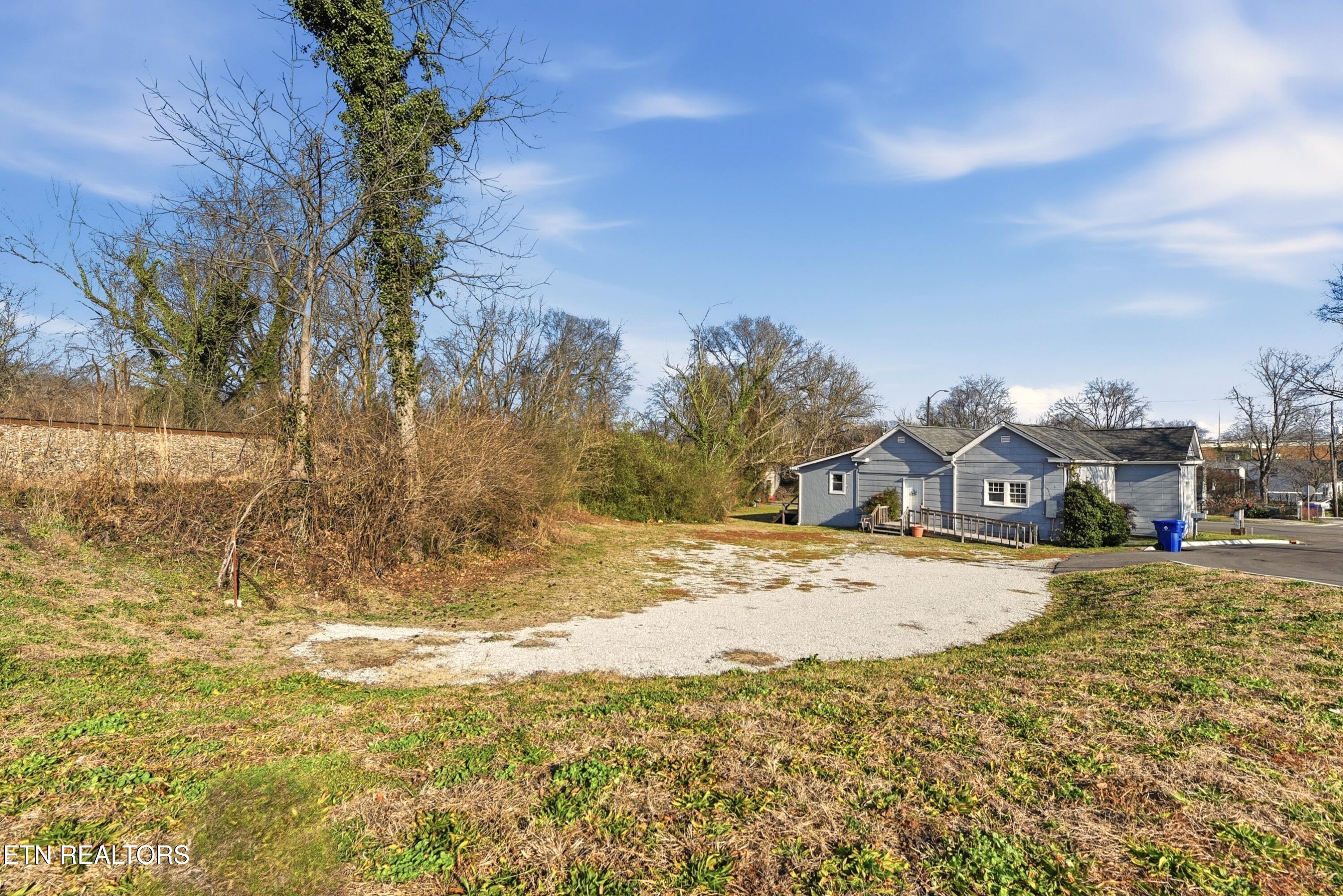 400 N Main Street Clinton TN 37716