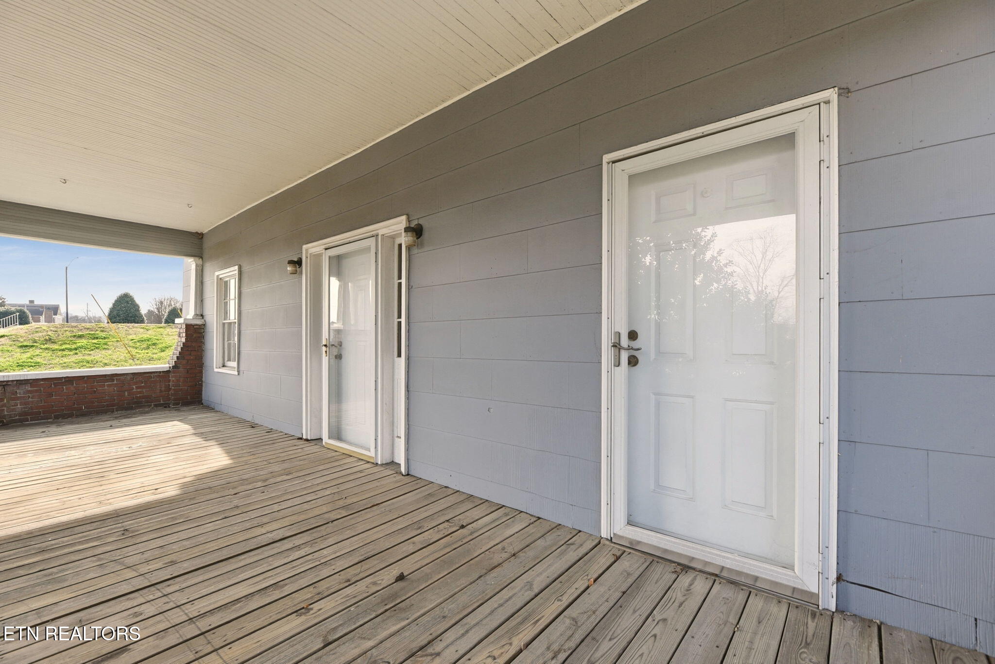 400 N Main Street Clinton TN 37716