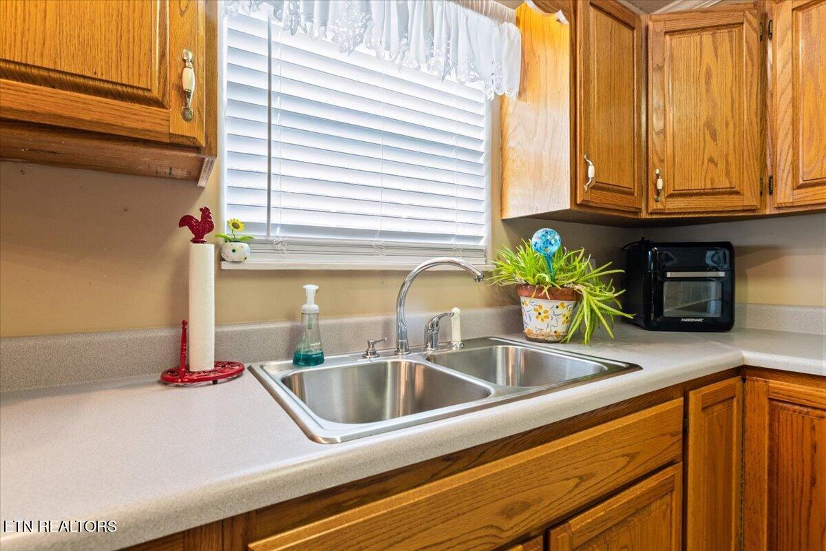 165 Elizabethton Way Clinton TN 37716
