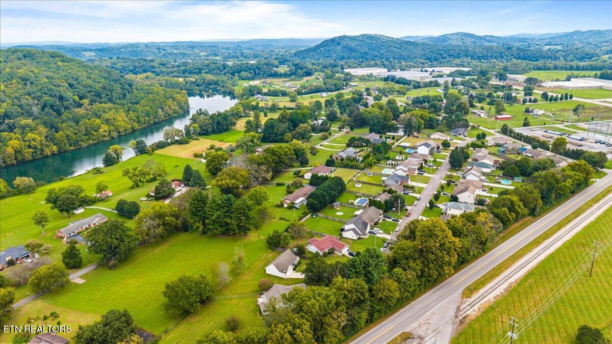 165 Elizabethton Way Clinton TN 37716