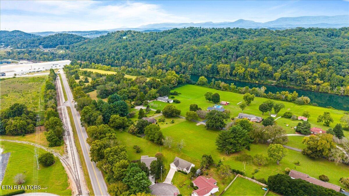 165 Elizabethton Way Clinton TN 37716