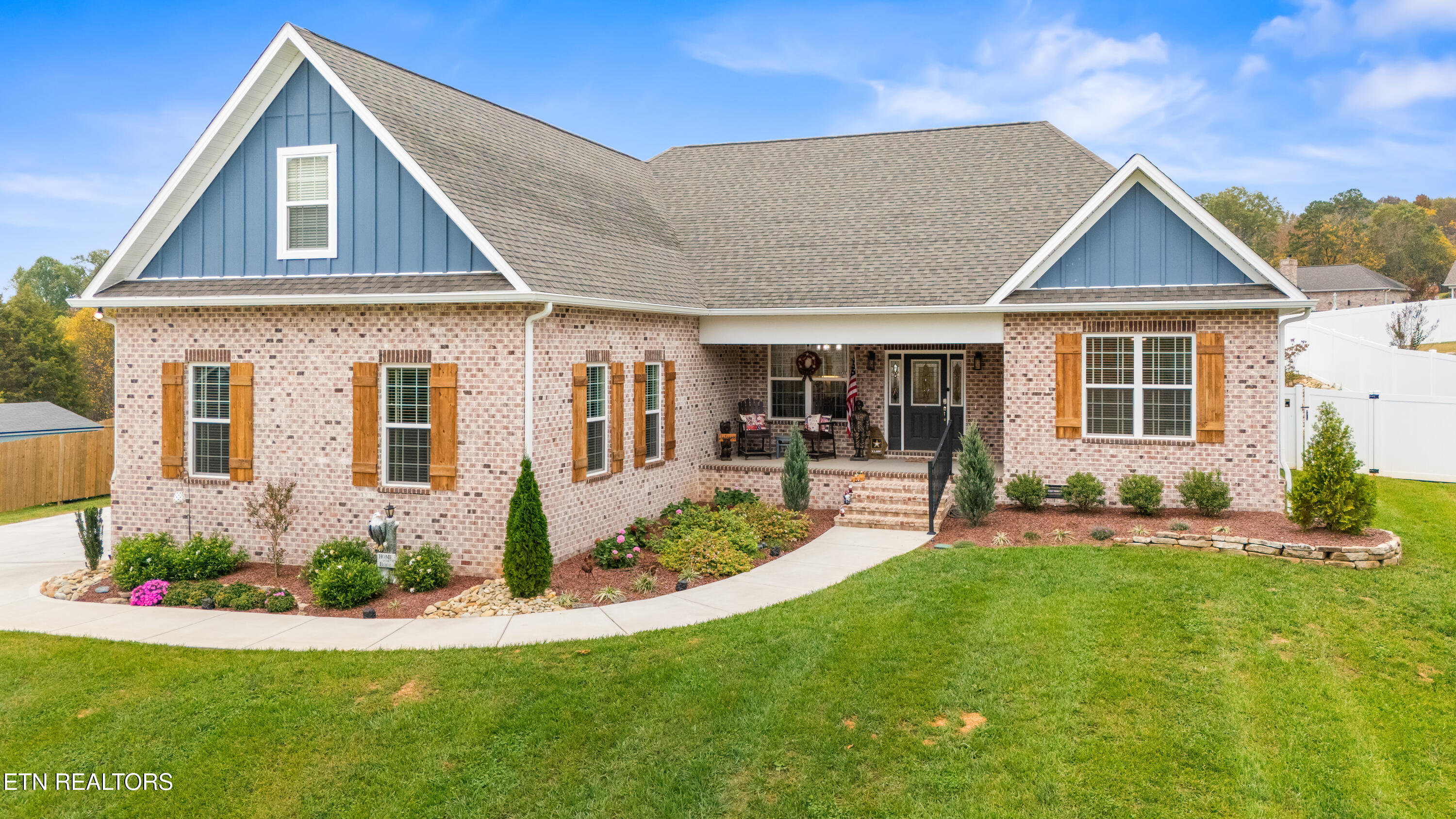 8213 Campbells Point Road Corryton TN 37721