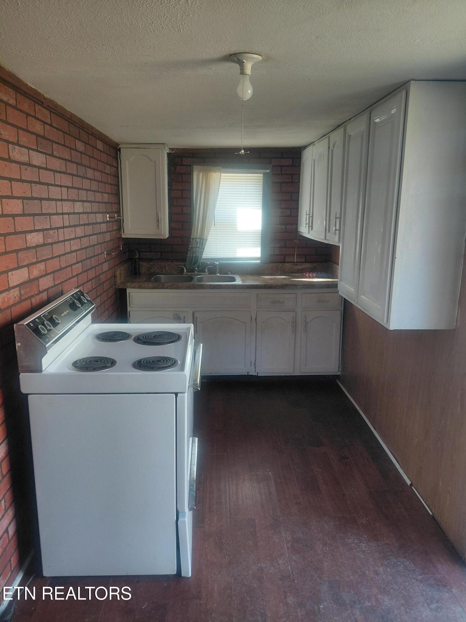 414 W Ash Street Lafollette TN 37766