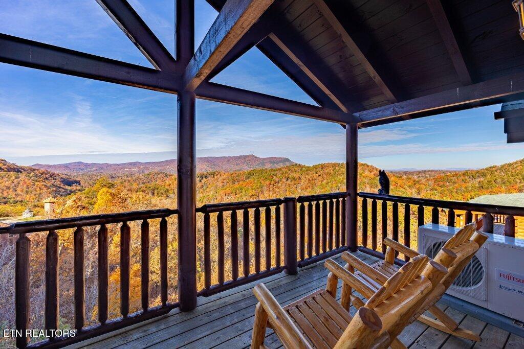 922 Black Bear Cub Way Sevierville TN 37862
