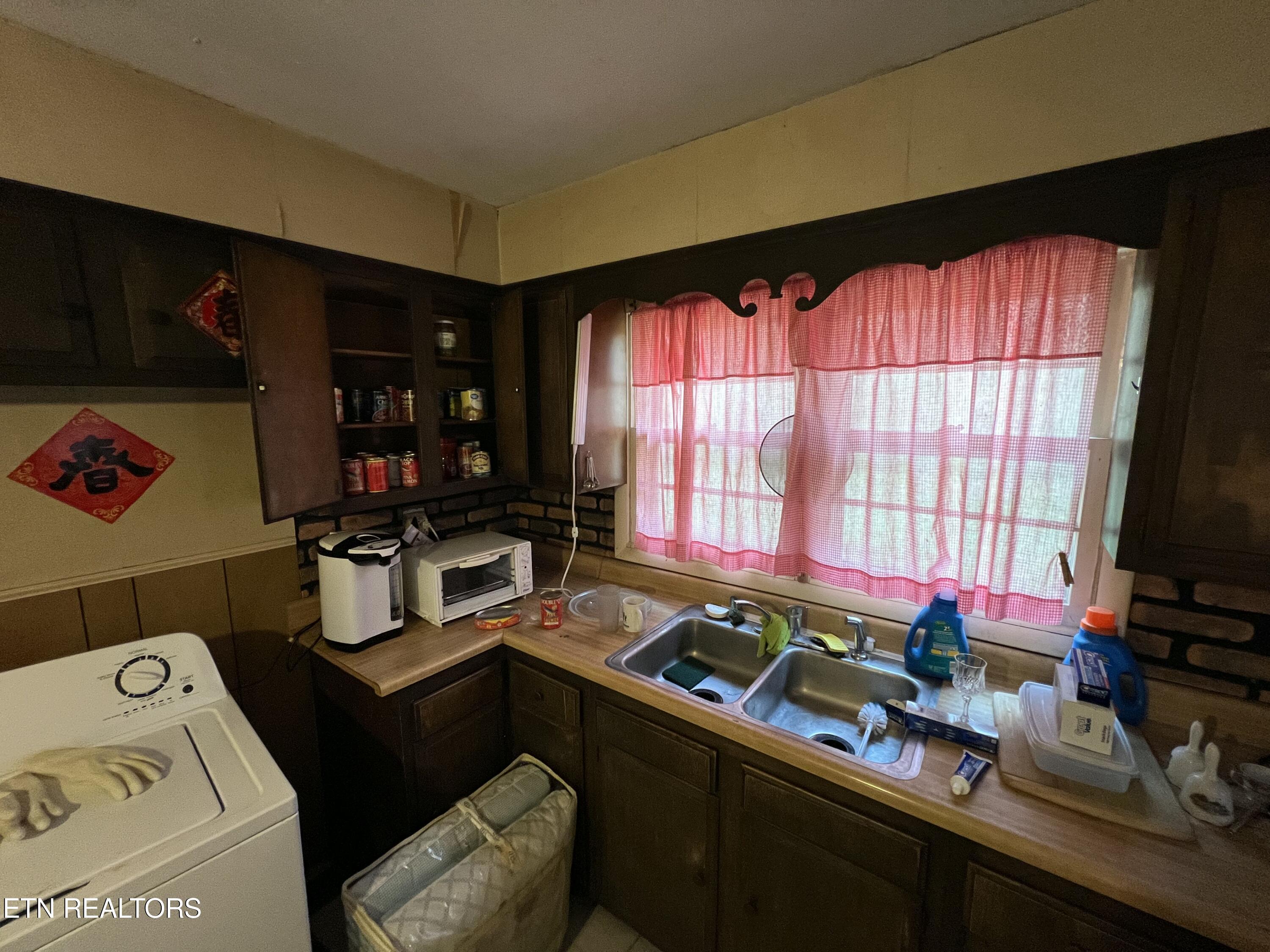 920 Oliver Springs Highway Clinton TN 37716