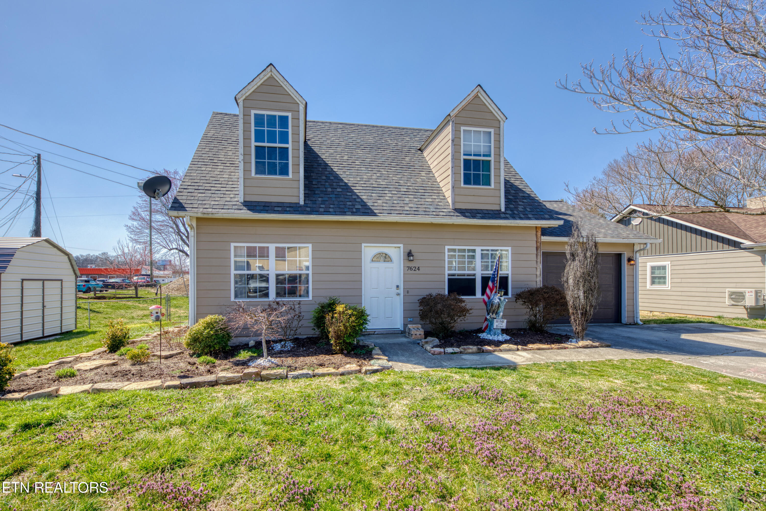 7624 Camden Road Powell TN 37849