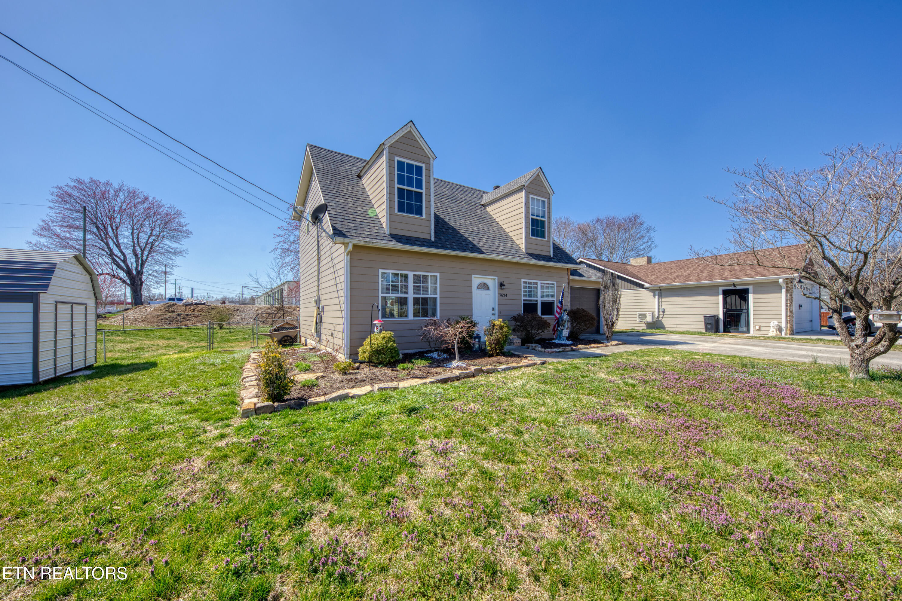 7624 Camden Road Powell TN 37849